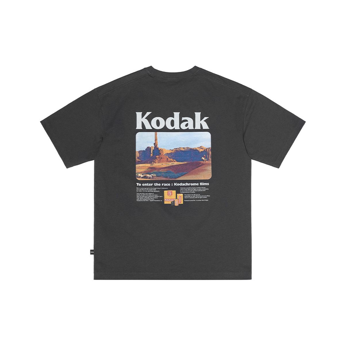 코닥(KODAK) 씨너리 백그래픽 반팔티셔츠 CHARCOAL