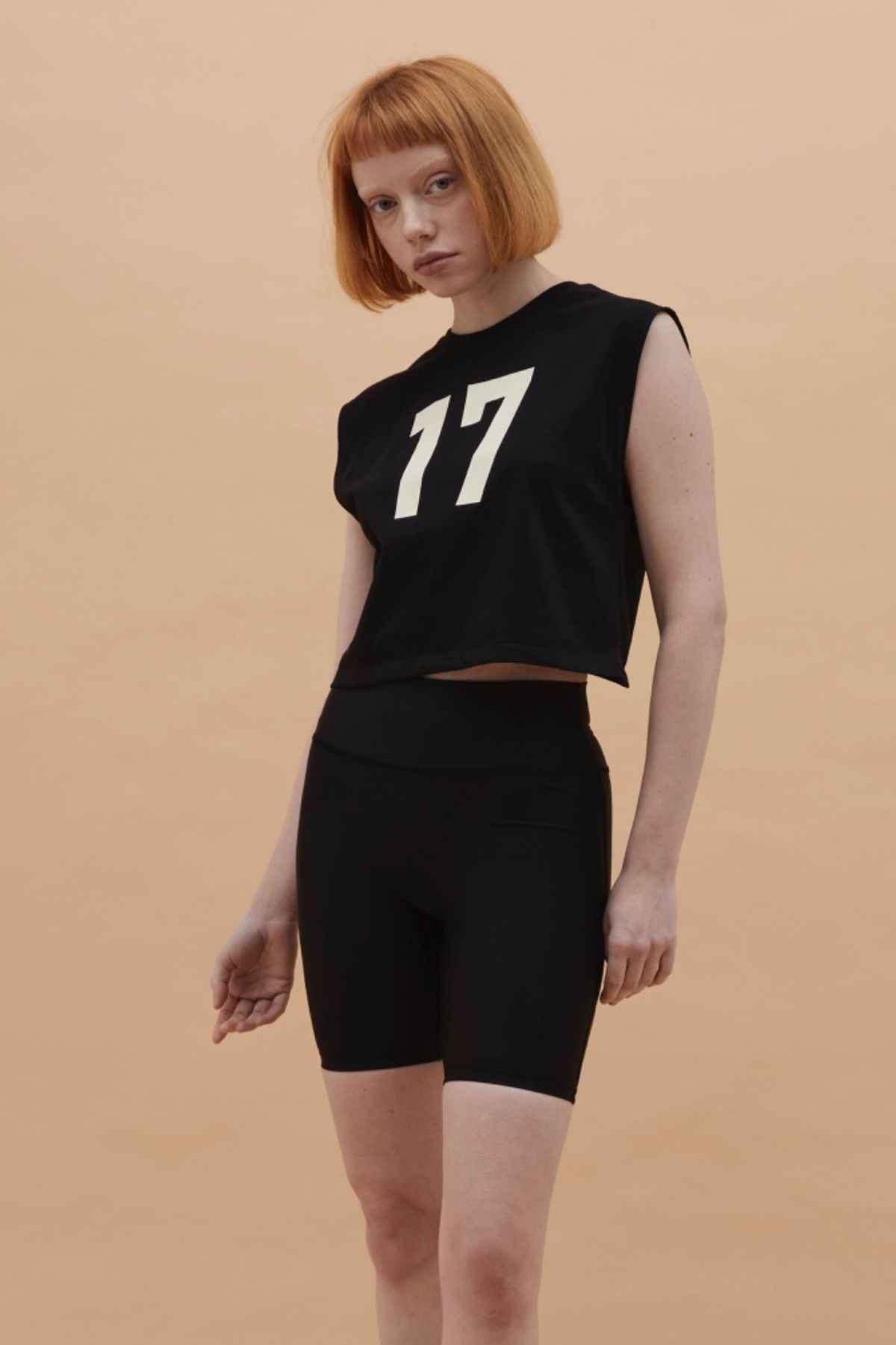 카먼트(K-GARMENT) W 17프린트 슬리브리스 BLACK