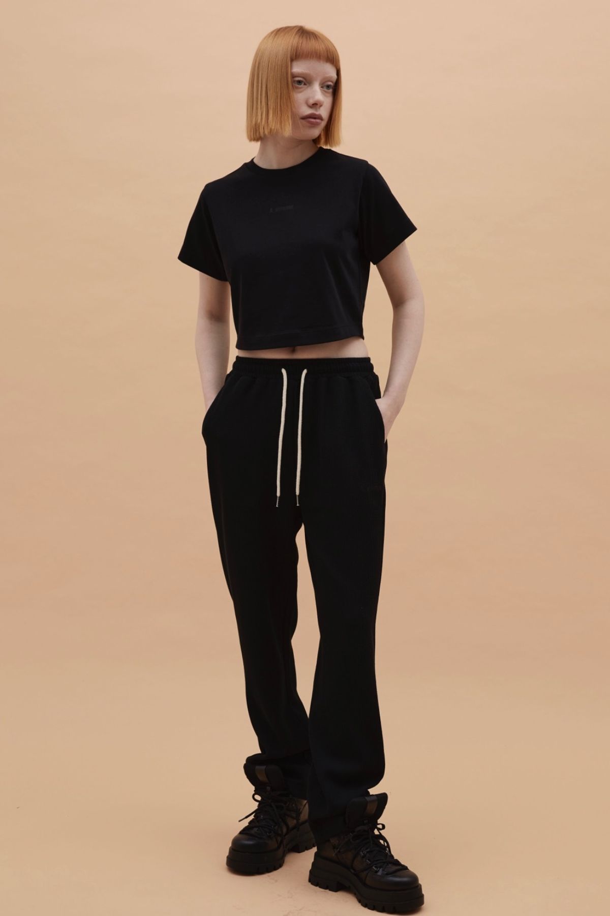 카먼트(K-GARMENT) W 루즈핏 버티컬 스트럭쳐 팬츠 BLACK