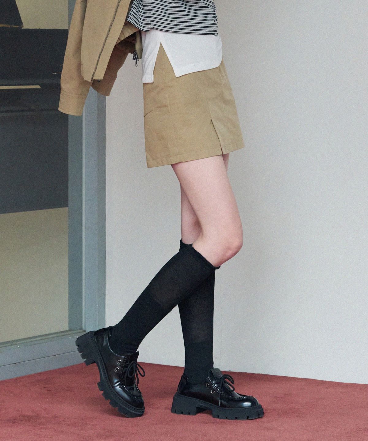 레더리(LEATHERY) 벤트 코튼 미니 스커트 [BEIGE]