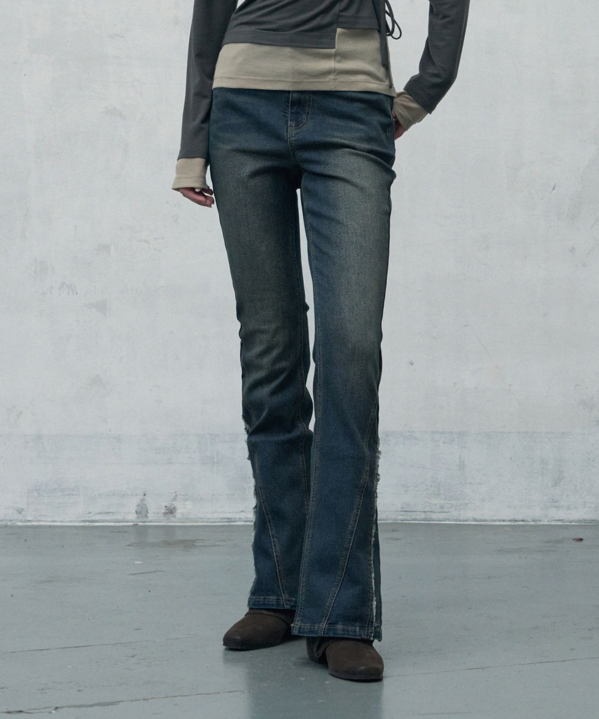 레더리(LEATHERY) 웨스턴 테슬 부츠컷 데님팬츠 [BLACK]