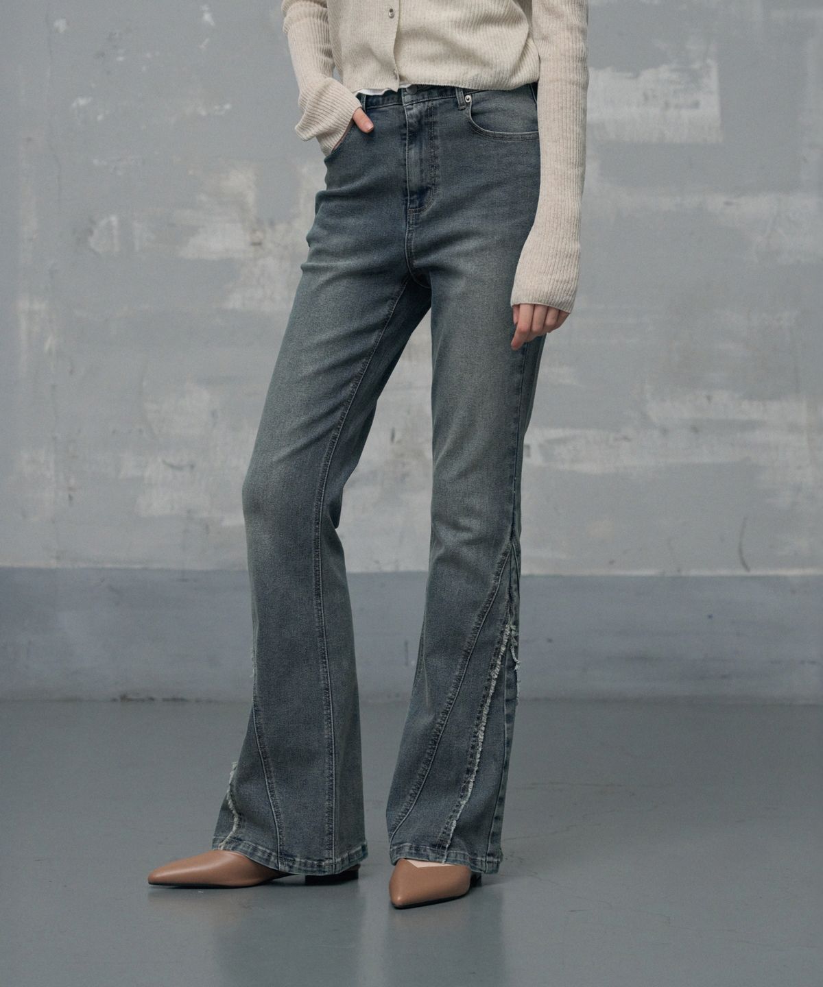 레더리(LEATHERY) 웨스턴 테슬 부츠컷 데님팬츠 [BLACK]