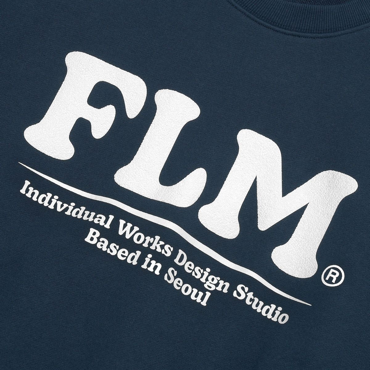 필루미네이트(FILLUMINATE) FLM 볼드 로고 스웨트 셔츠-네이비