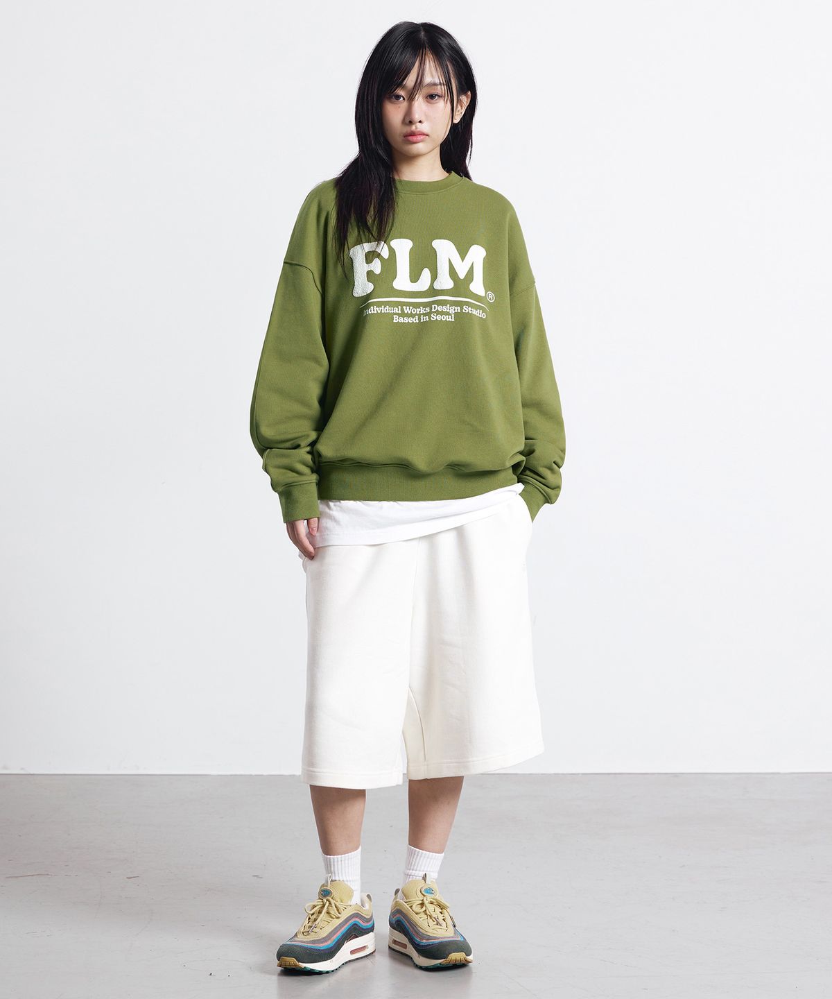 필루미네이트(FILLUMINATE) FLM 볼드 로고 스웨트 셔츠-네이비