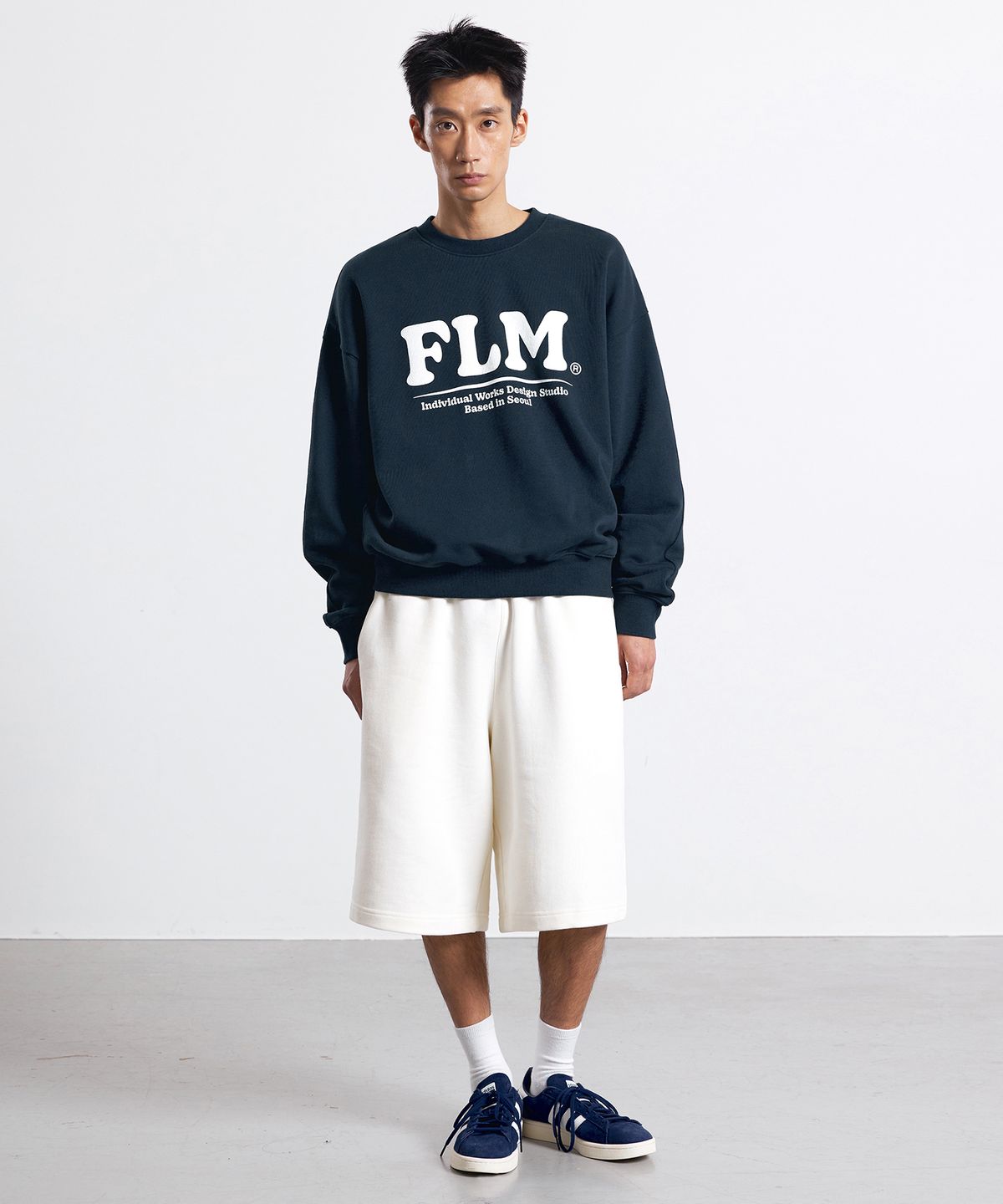 필루미네이트(FILLUMINATE) FLM 볼드 로고 스웨트 셔츠-네이비