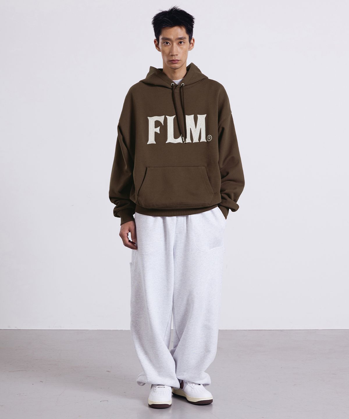 필루미네이트(FILLUMINATE) FLM 스티치 로고 후디-브라운