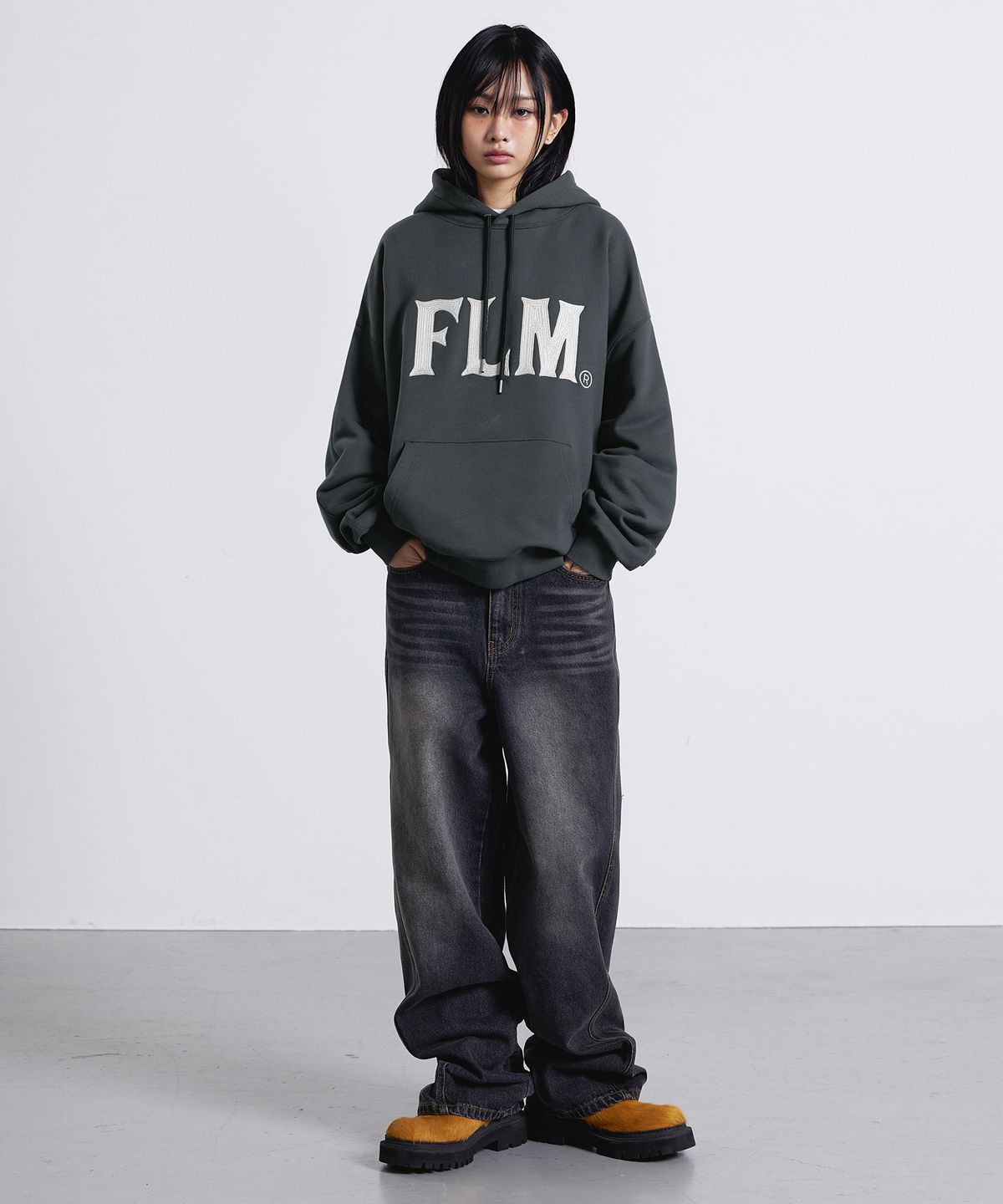 필루미네이트(FILLUMINATE) FLM 스티치 로고 후디-브라운