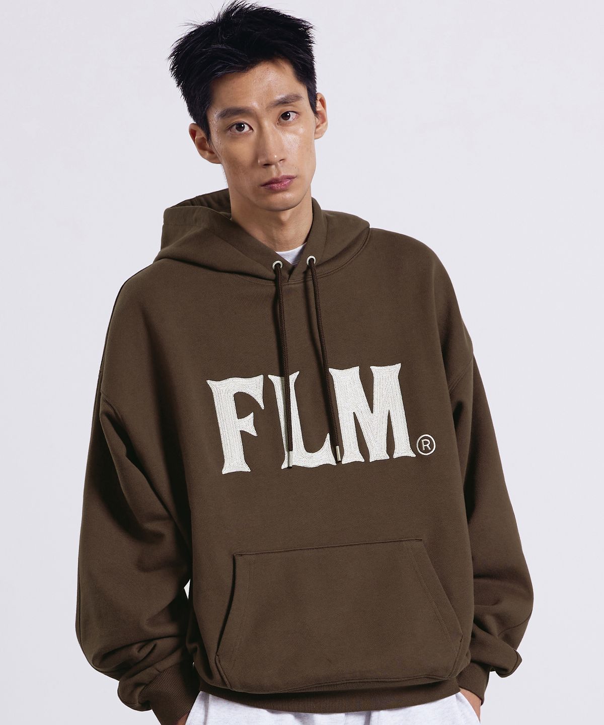 필루미네이트(FILLUMINATE) FLM 스티치 로고 후디-브라운
