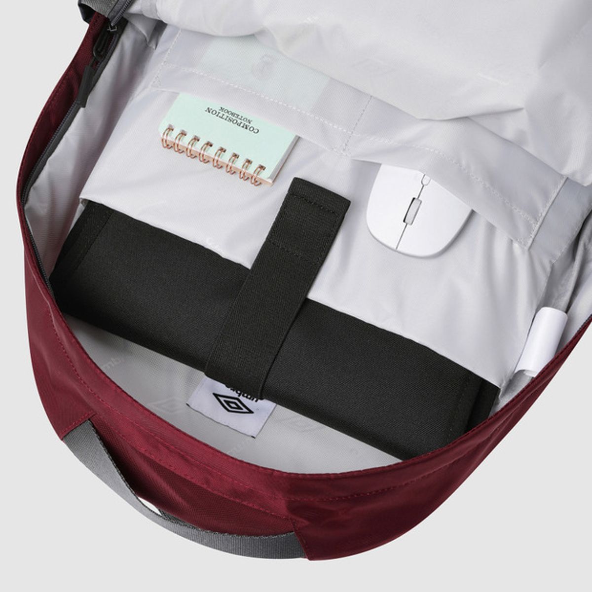엄브로(UMBRO) 에너제틱 백팩 (29L)_ 구성품 노트북 파우치 차콜(UQ123CBP18)