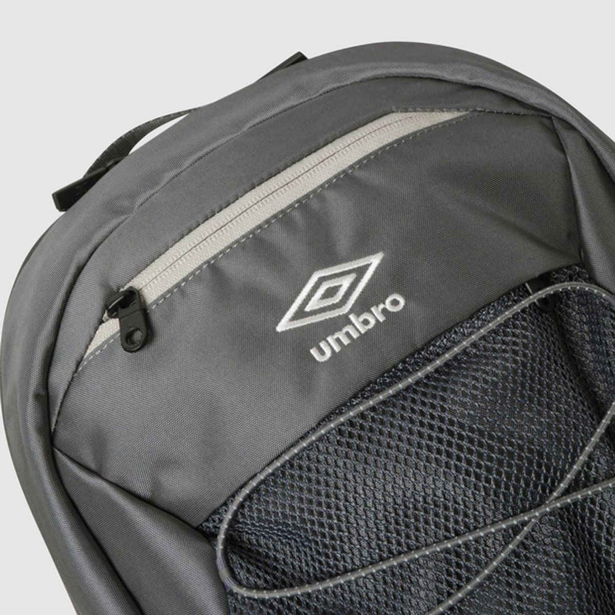 엄브로(UMBRO) 에너제틱 백팩 (29L)_ 구성품 노트북 파우치 차콜(UQ123CBP18)