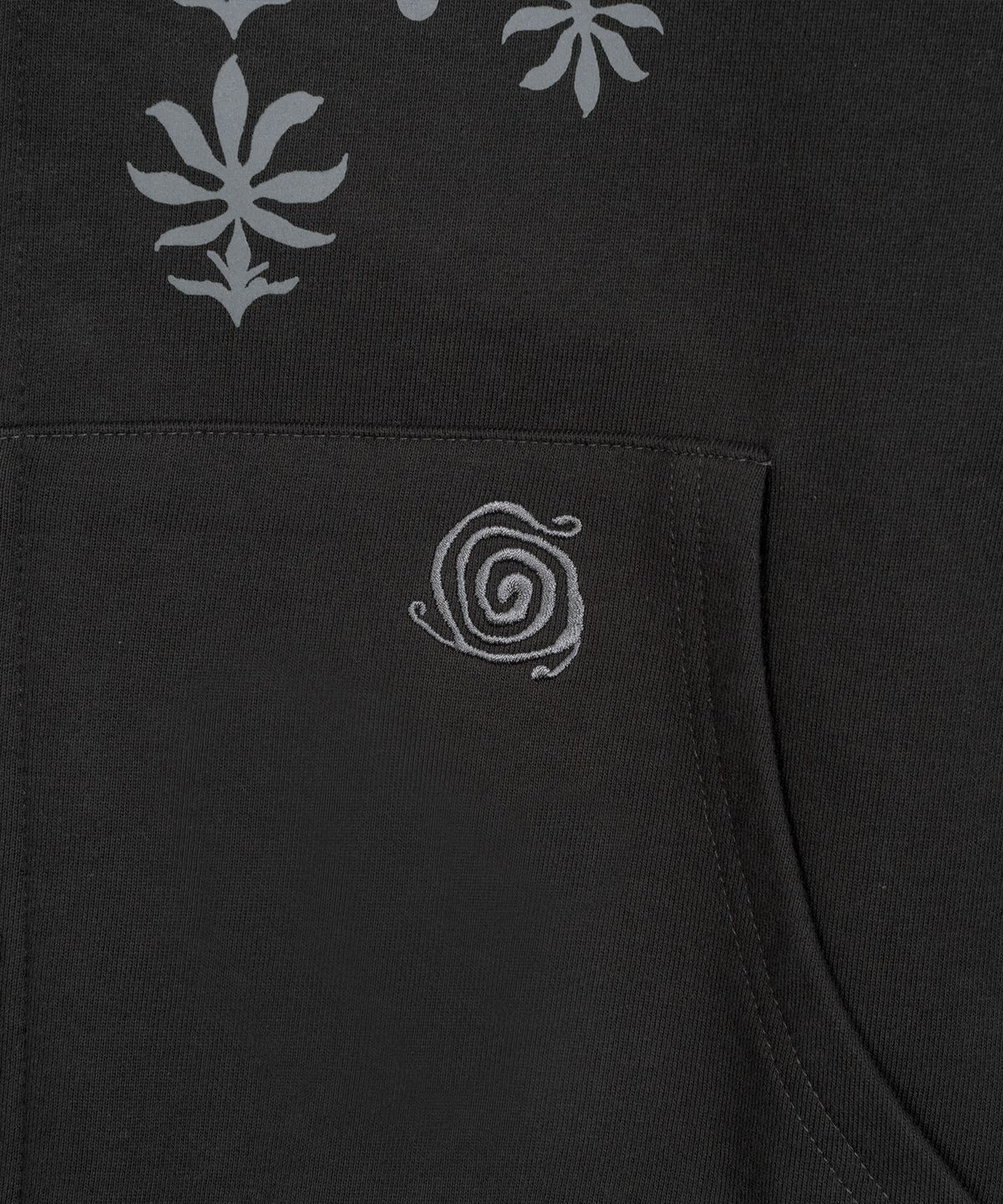 더콜디스트모먼트(THE COLDEST MOMENT) TCM ethnic hooded zip-up (charcoal)