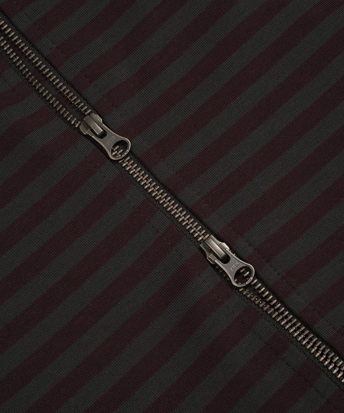 더콜디스트모먼트(THE COLDEST MOMENT) TCM stripe hooded zip-up (charcoal/burgundy)
