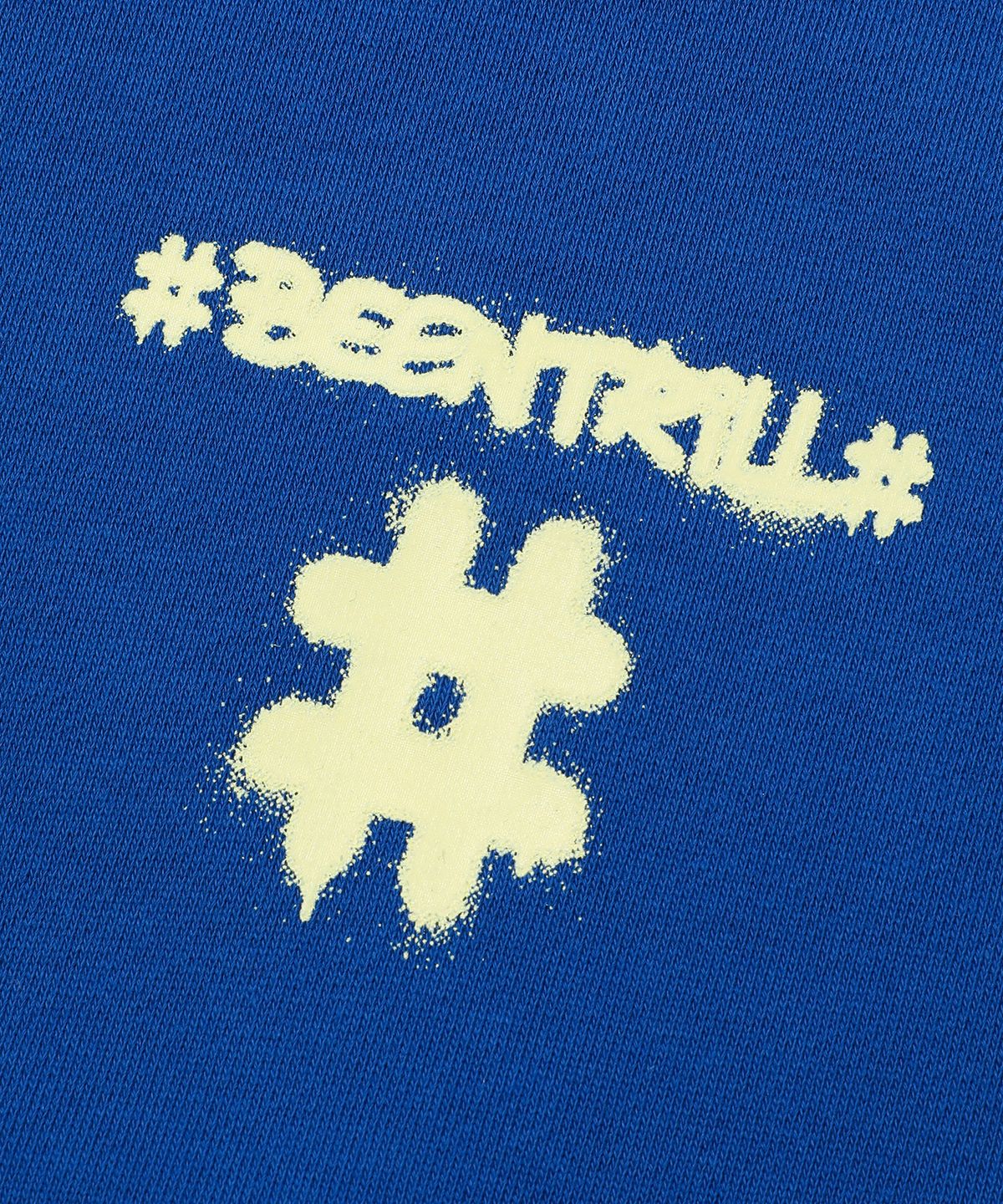 빈트릴(BEENTRILL) 스프레이 해시태그 맨투맨(블루)