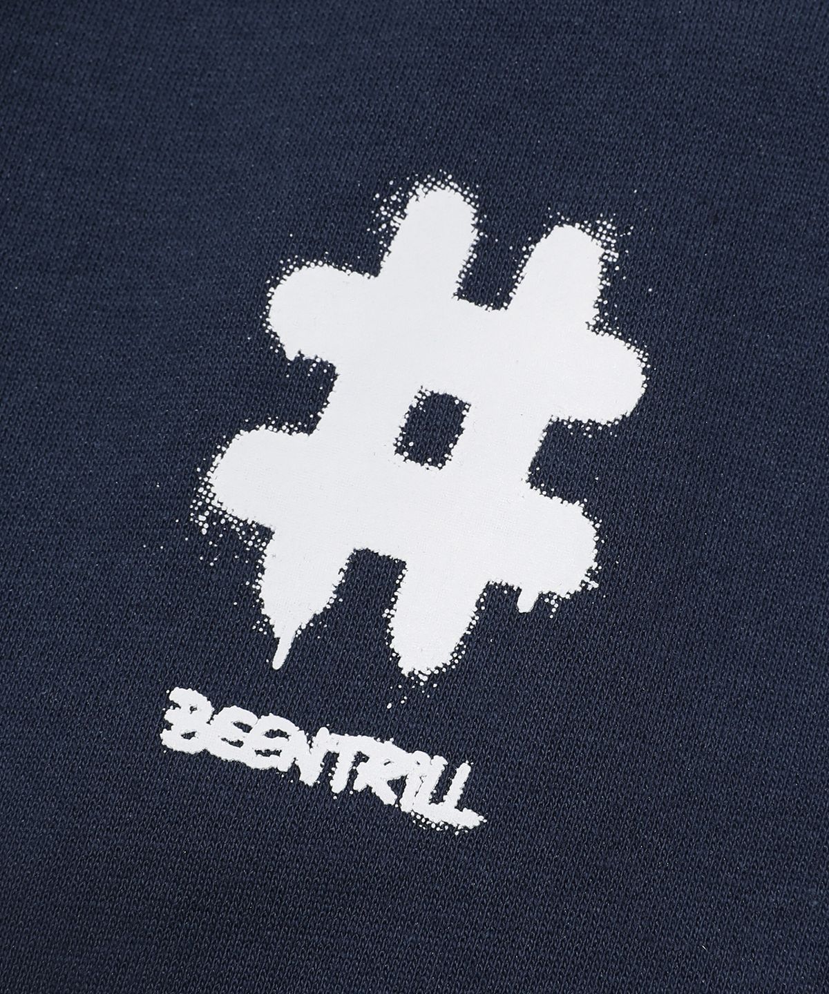 빈트릴(BEENTRILL) 스프레이 해시태그 트레이닝 팬츠(인디고)