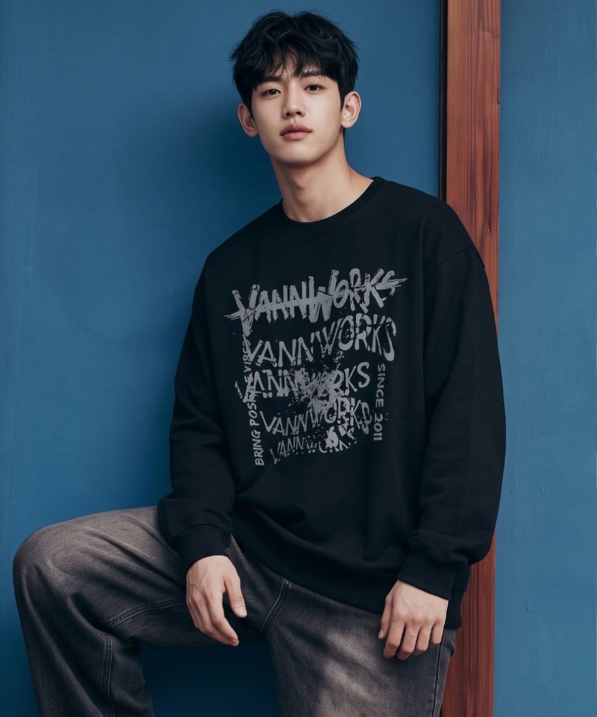 밴웍스(VANNWORKS) MESS LOGO 맨투맨 (VLS0054) 블랙