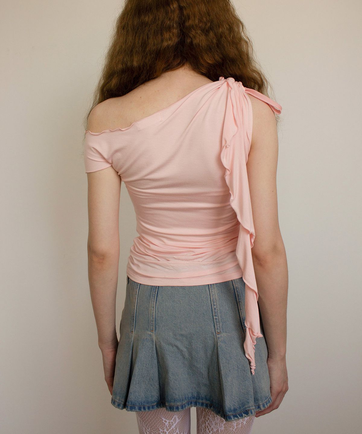 유히리(YUHEELEE) One shoulder ruffle trim top / Light Pink