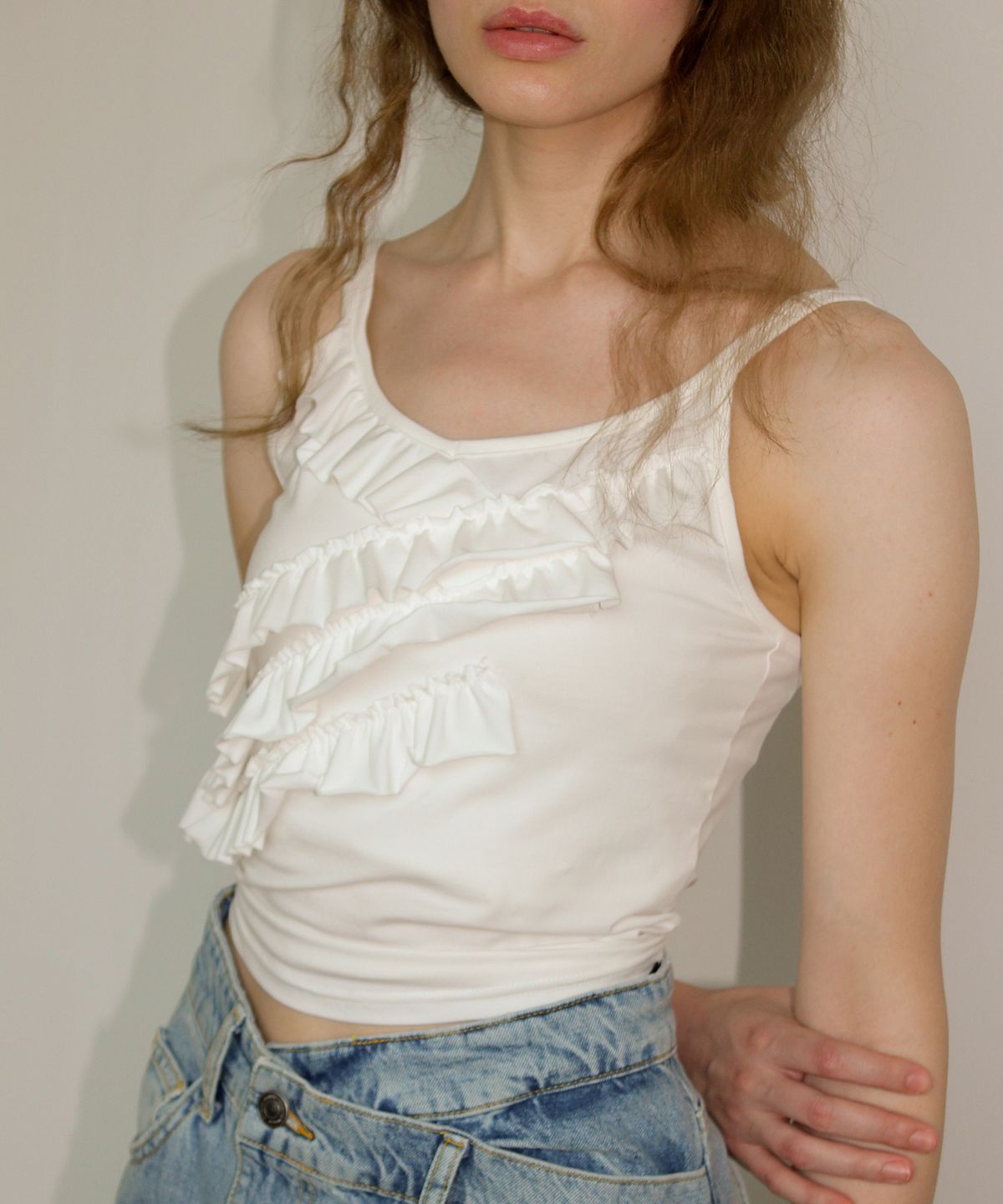 유히리(YUHEELEE) Frill cami top / Ivory