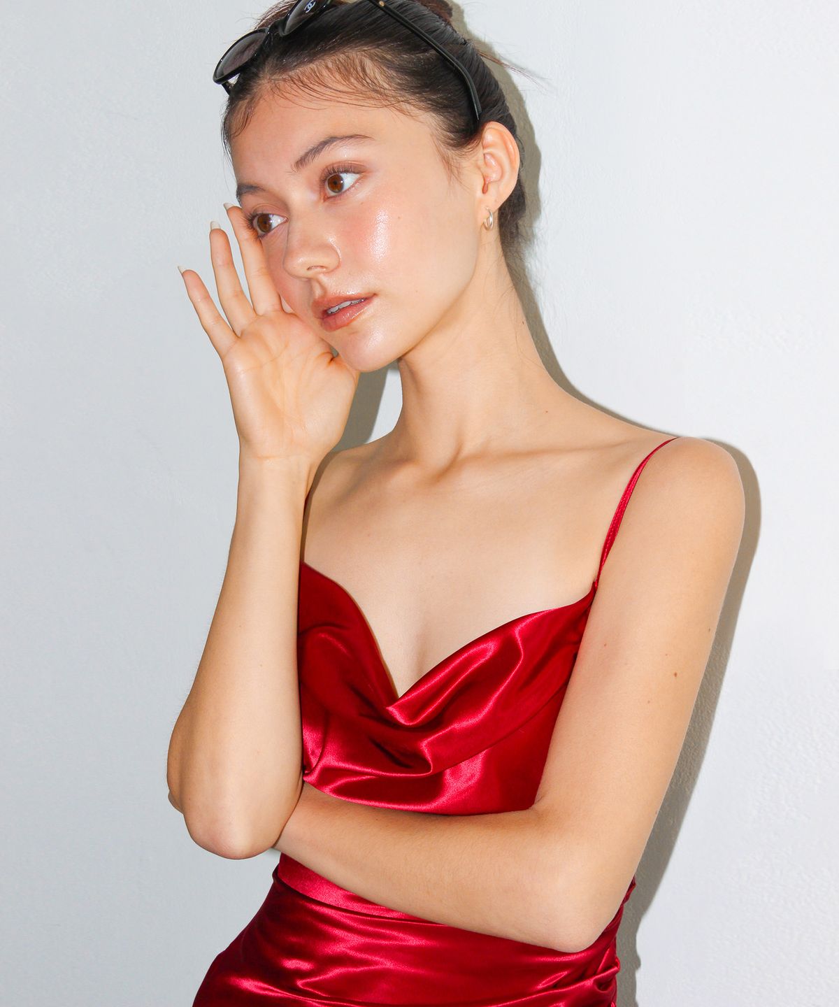 유히리(YUHEELEE) Cowl neck shirring satin midi dress / Burgundy