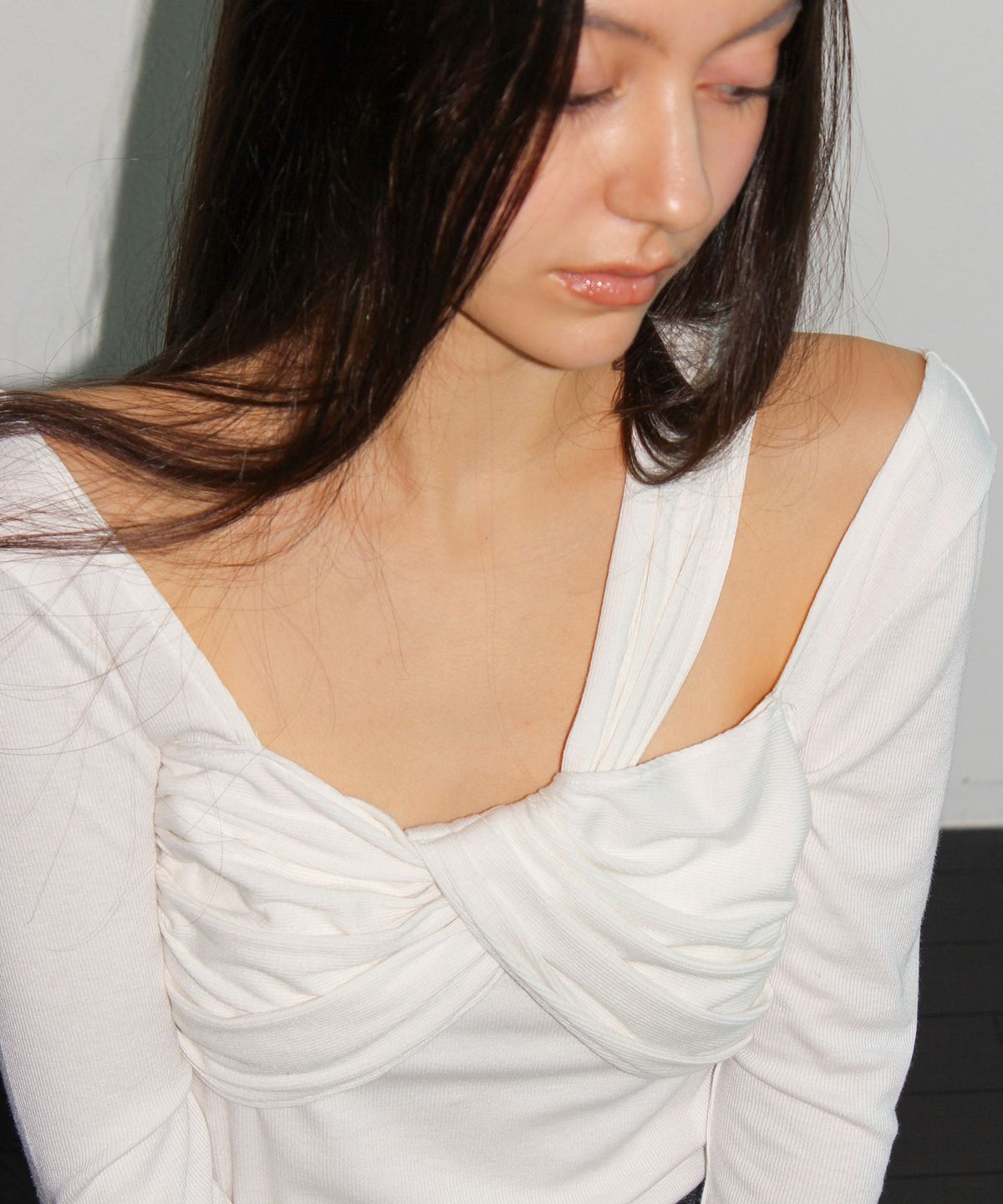 유히리(YUHEELEE) Long sleeve twist top / Ivory