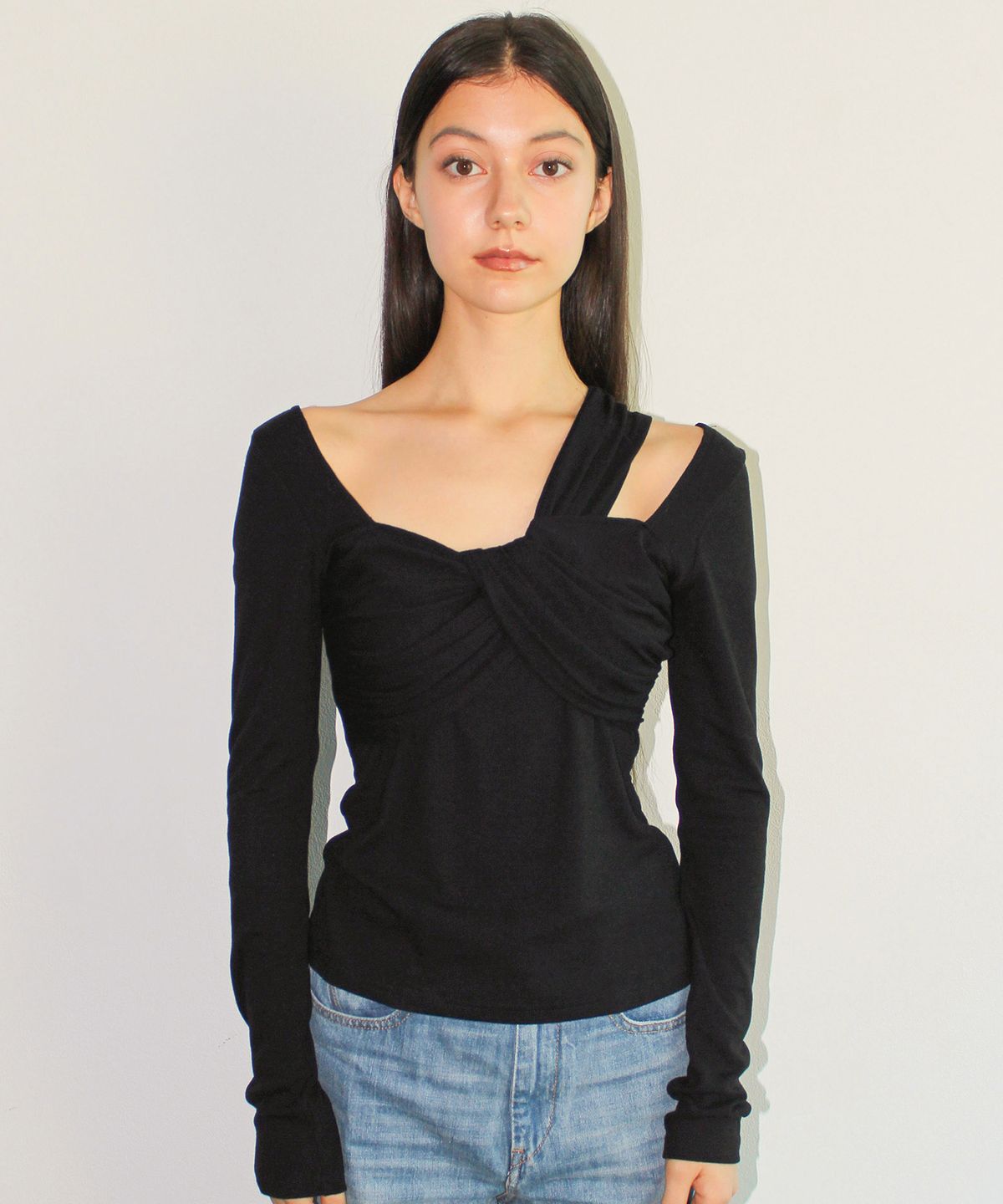 유히리(YUHEELEE) Long sleeve twist top / Black