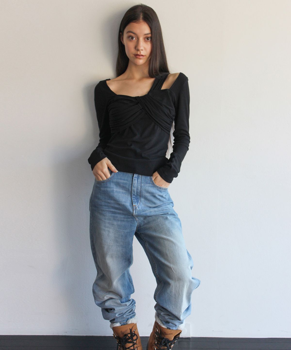 유히리(YUHEELEE) Long sleeve twist top / Black
