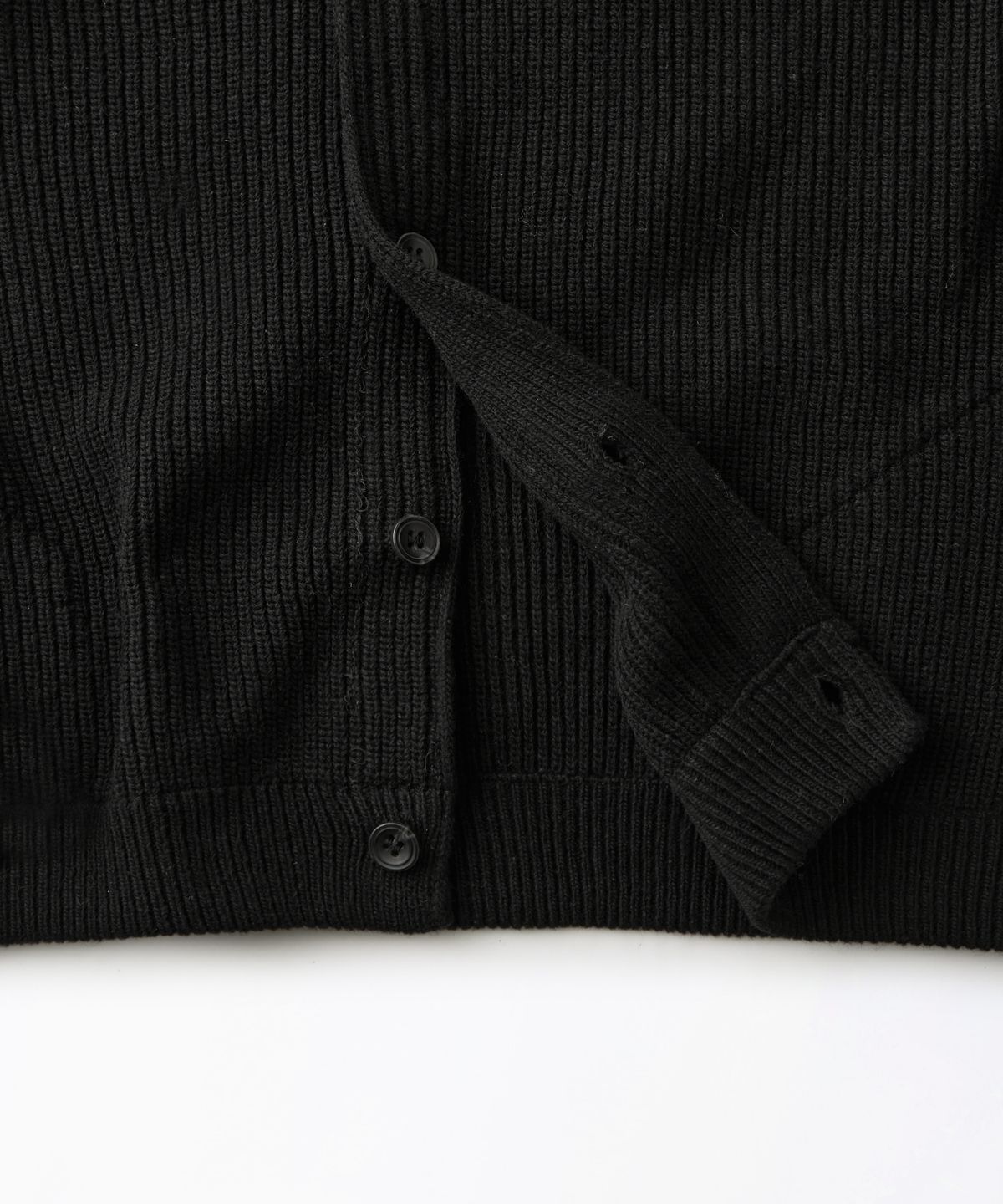 아웃스탠딩(OUTSTANDING) LAMBSWOOL ROUND NECK CARDIGAN_BLACK