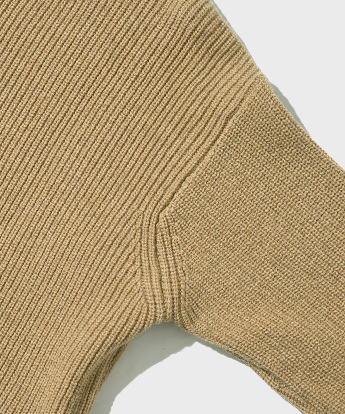 아웃스탠딩(OUTSTANDING) LAMBSWOOL ROUND NECK CARDIGAN_BEIGE