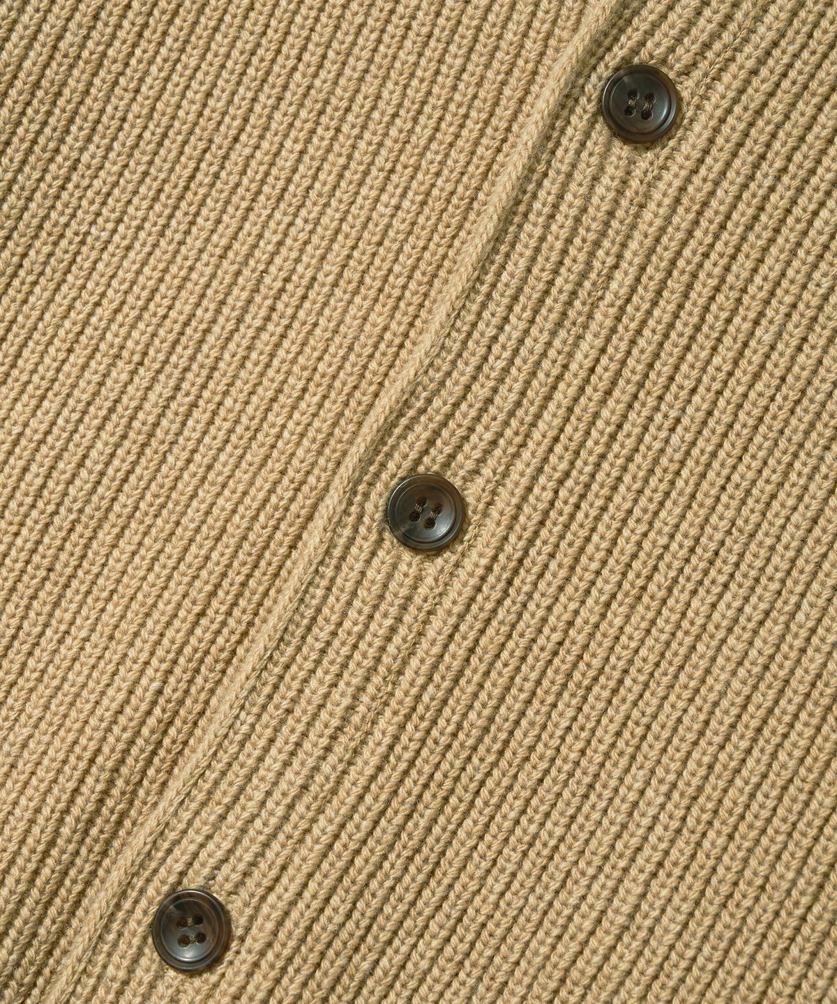 아웃스탠딩(OUTSTANDING) LAMBSWOOL ROUND NECK CARDIGAN_BEIGE