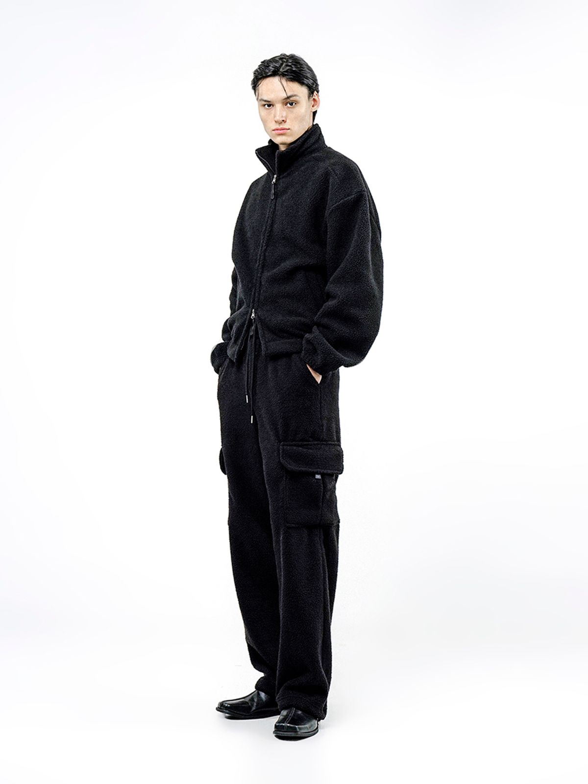 챈세스노이(CHANCE'S NOI) Fleece String Cargo Pants - Black /M244PT05BK