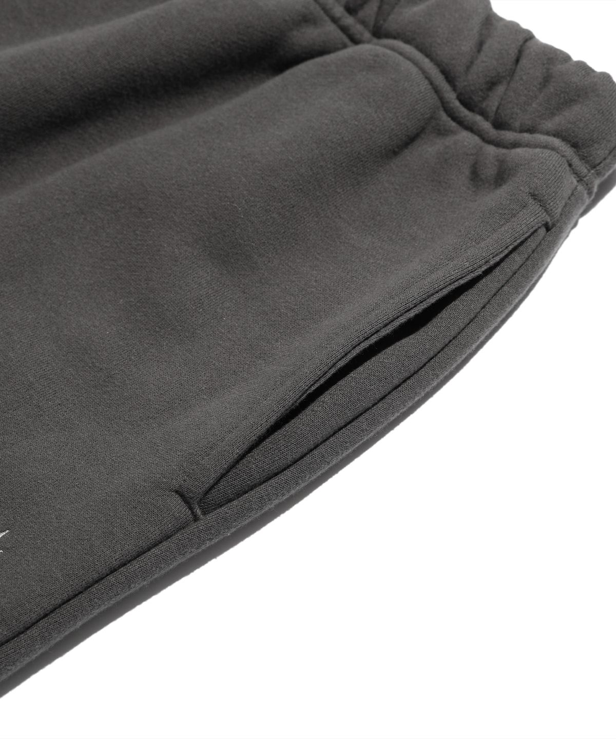 나이스고스트클럽(NICEGHOSTCLUB) BOOTS CUT PANEL SWEAT PANTS_CHARCOAL(NG2FSUPA00A)