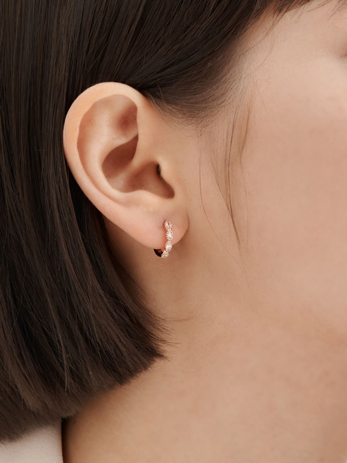 엘르주얼리(ELLEJEWELRY) 14K GF 큐빅라인 원터치 귀걸이 ELGPEE560