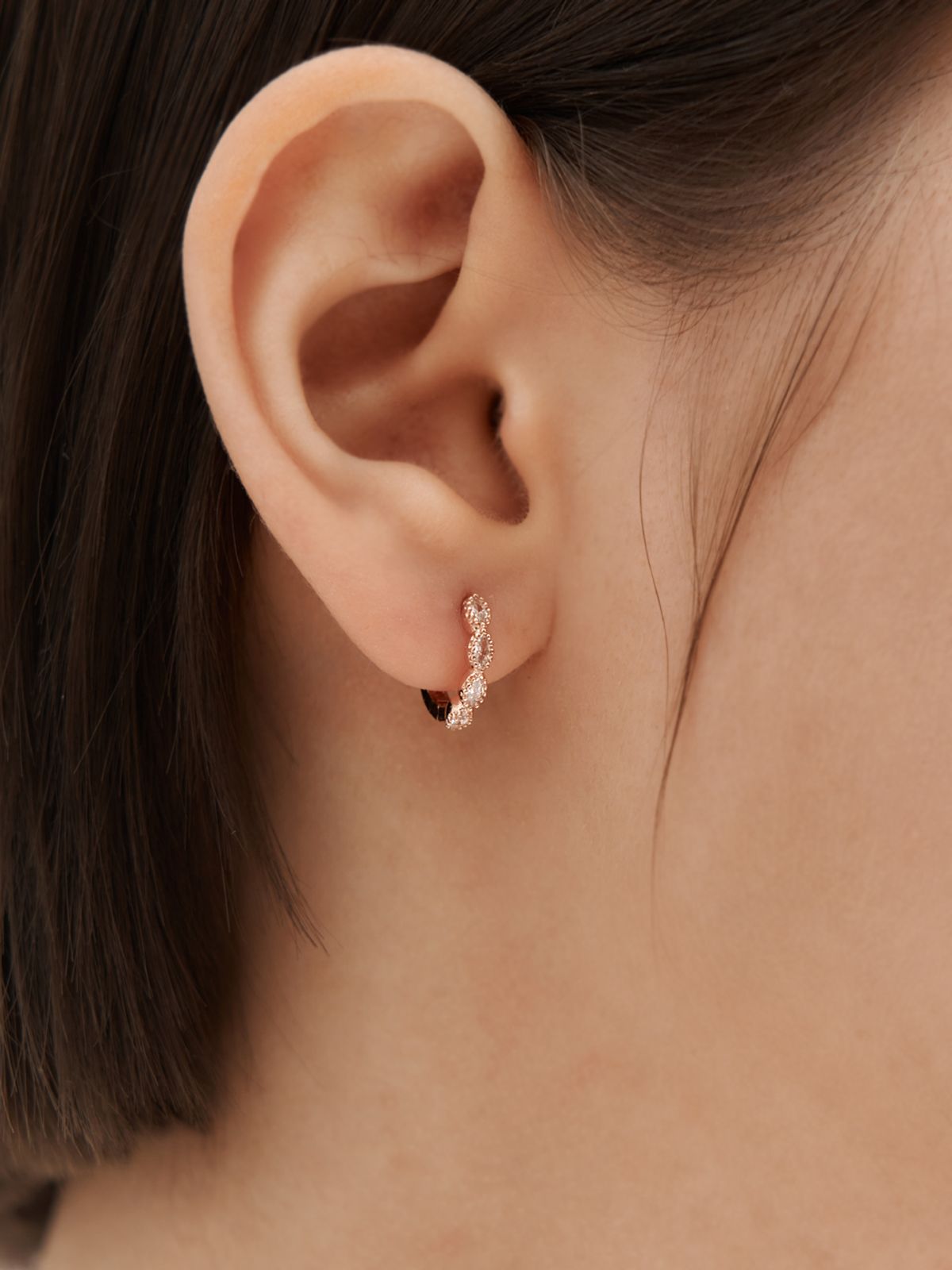 엘르주얼리(ELLEJEWELRY) 14K GF 큐빅라인 원터치 귀걸이 ELGPEE560