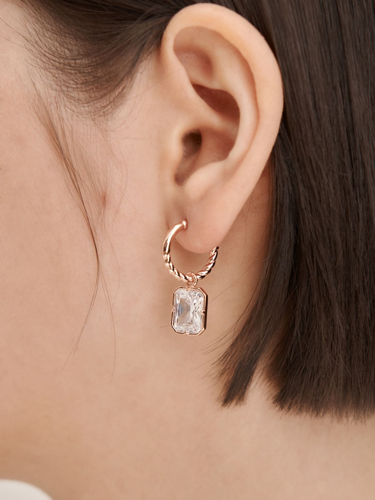 엘르주얼리(ELLEJEWELRY) 14K GF 사각 스톤드랍 원터치 귀걸이 ELGPEE561
