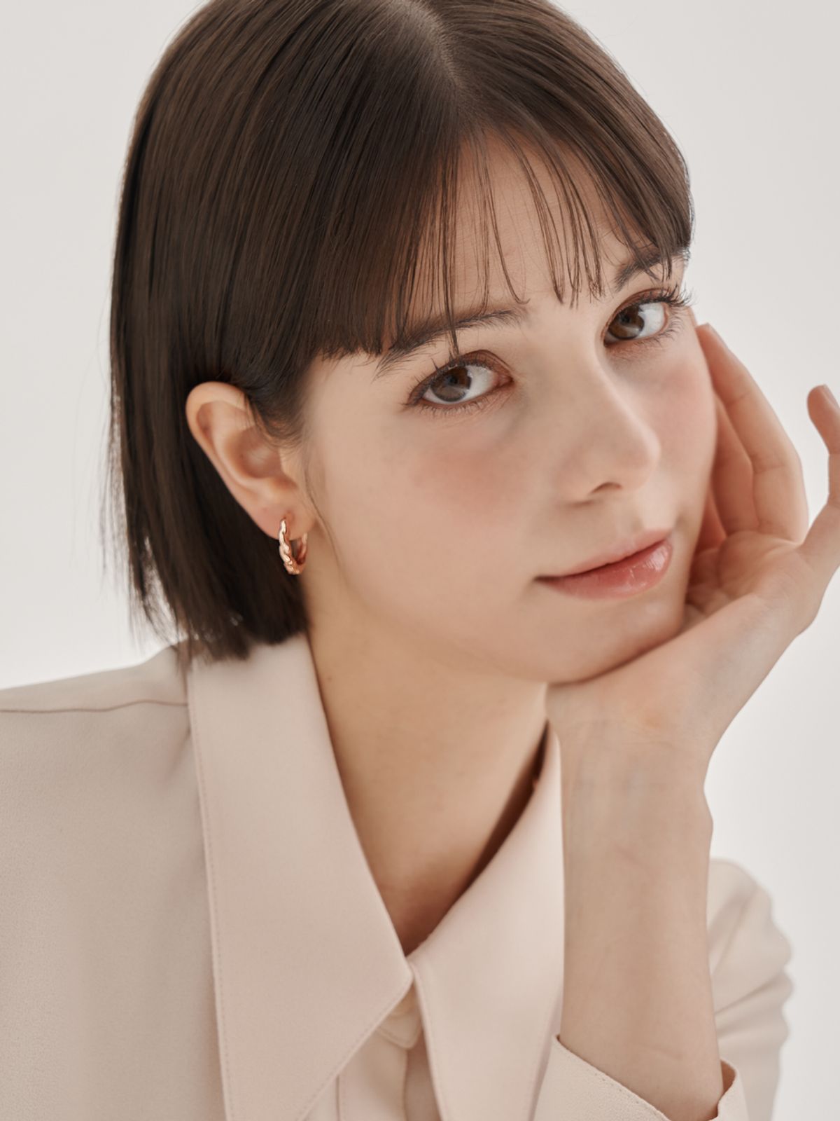 엘르주얼리(ELLEJEWELRY) 14K GF 꼬임 라운드 원터치 귀걸이 ELGPEE557