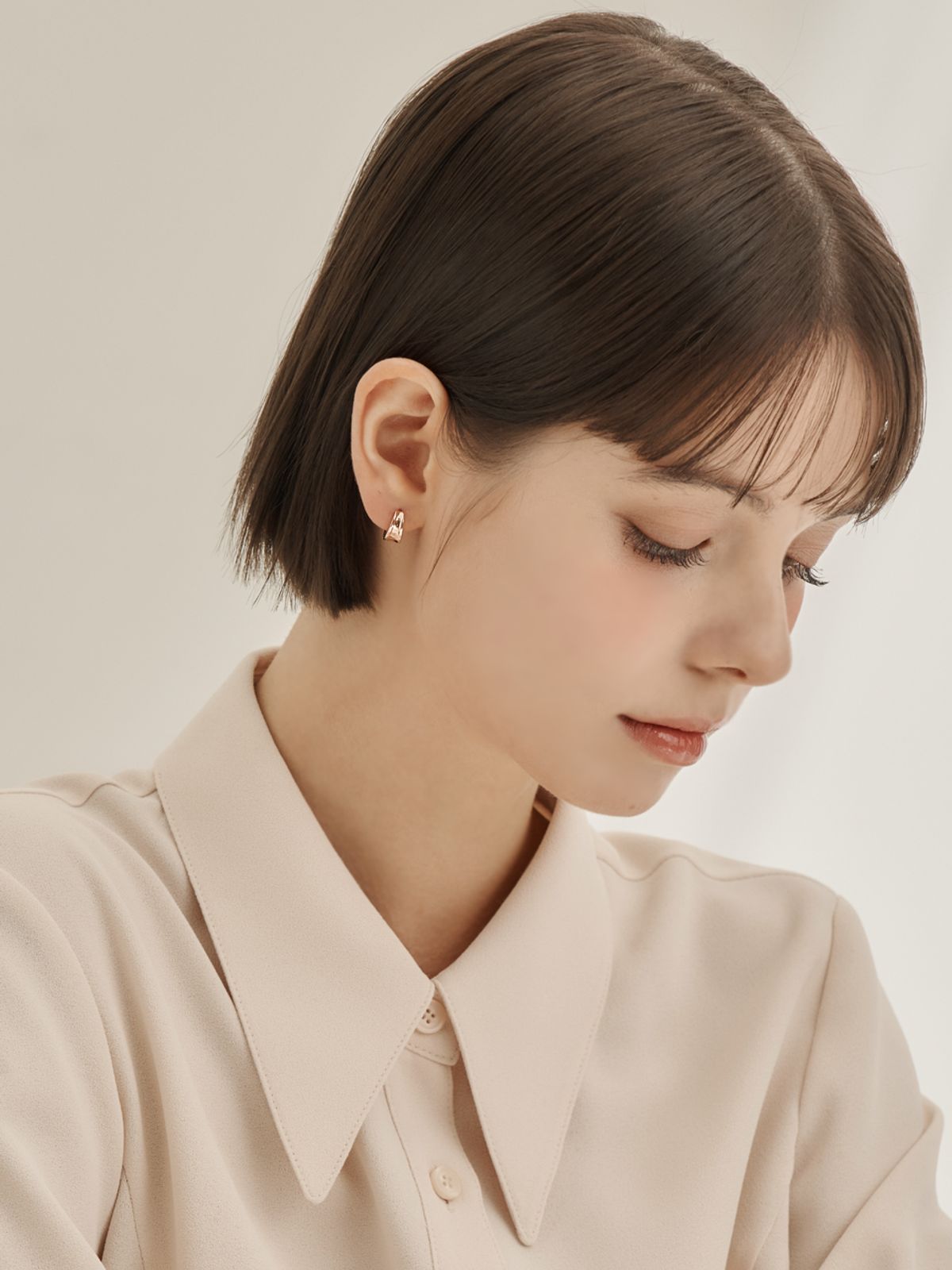 엘르주얼리(ELLEJEWELRY) 14K GF 심플 라인홀 원터치 귀걸이 ELGPEE558