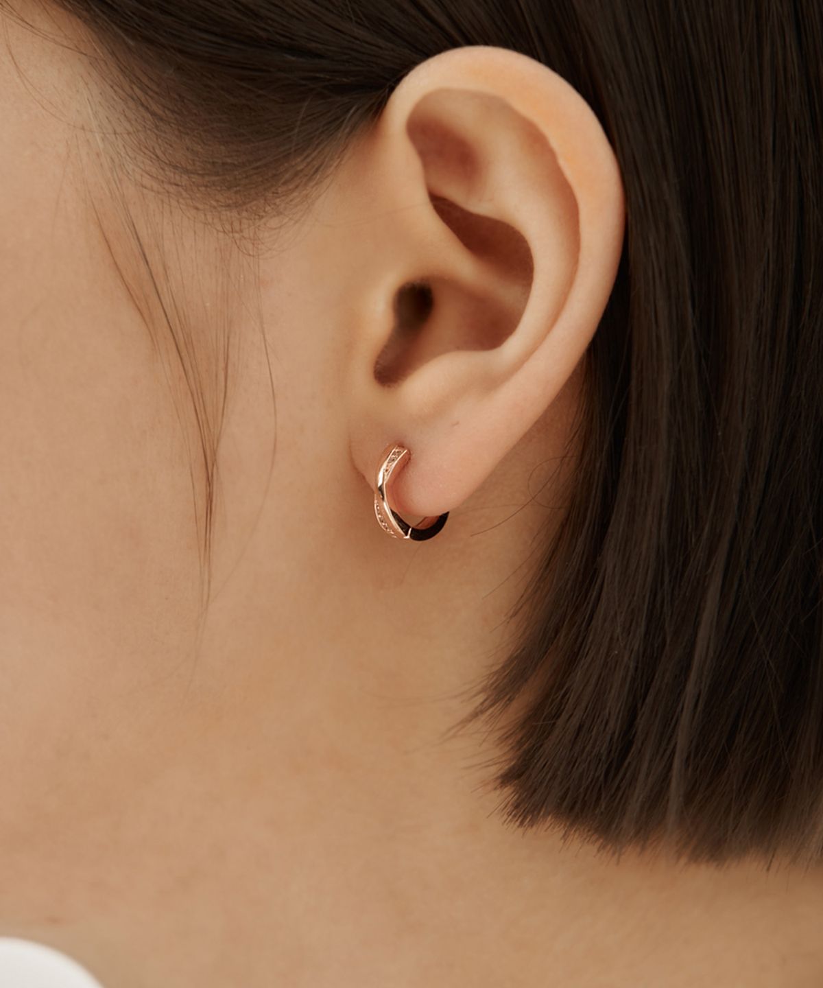 엘르주얼리(ELLEJEWELRY) 14K GF 크로스 라인 포인트 원터치 귀걸이 ELGPEE559