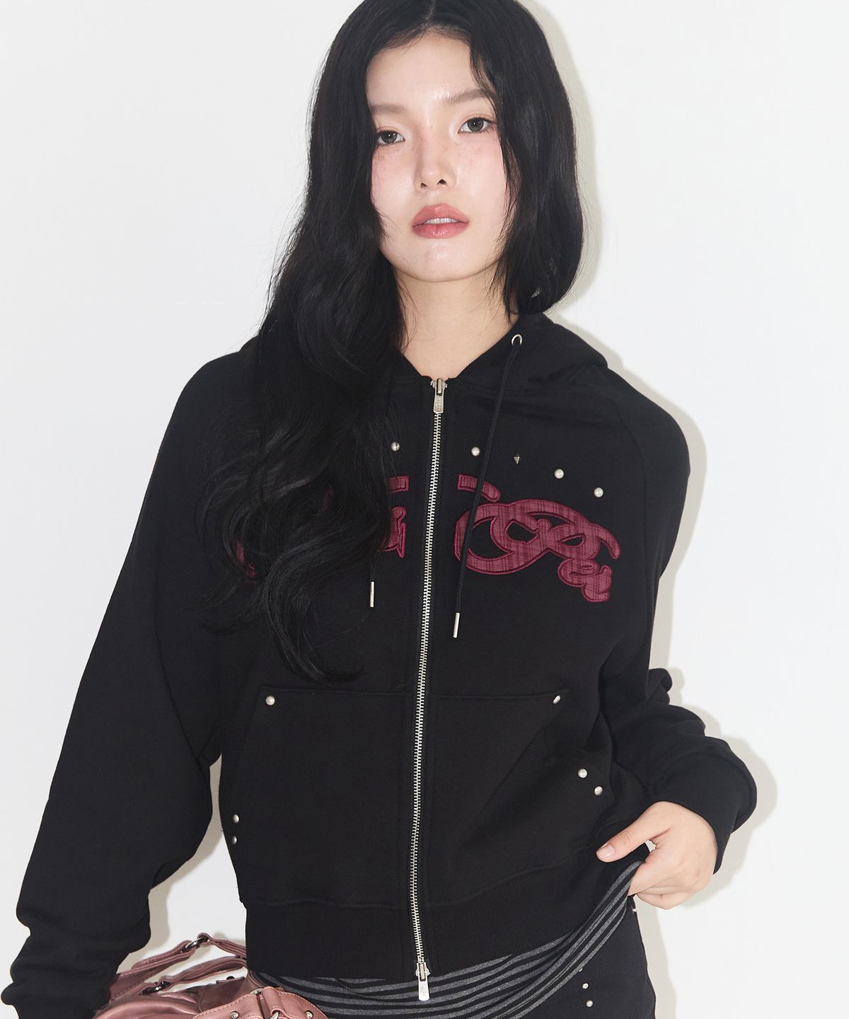 일리고(ILLIGO) 체크 아플리케 후드 집업 블랙