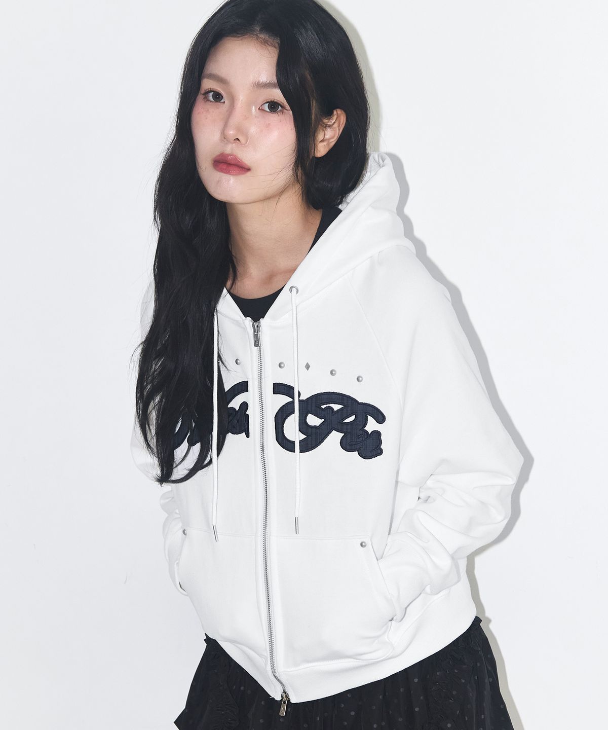 일리고(ILLIGO) 체크 아플리케 후드 집업 화이트
