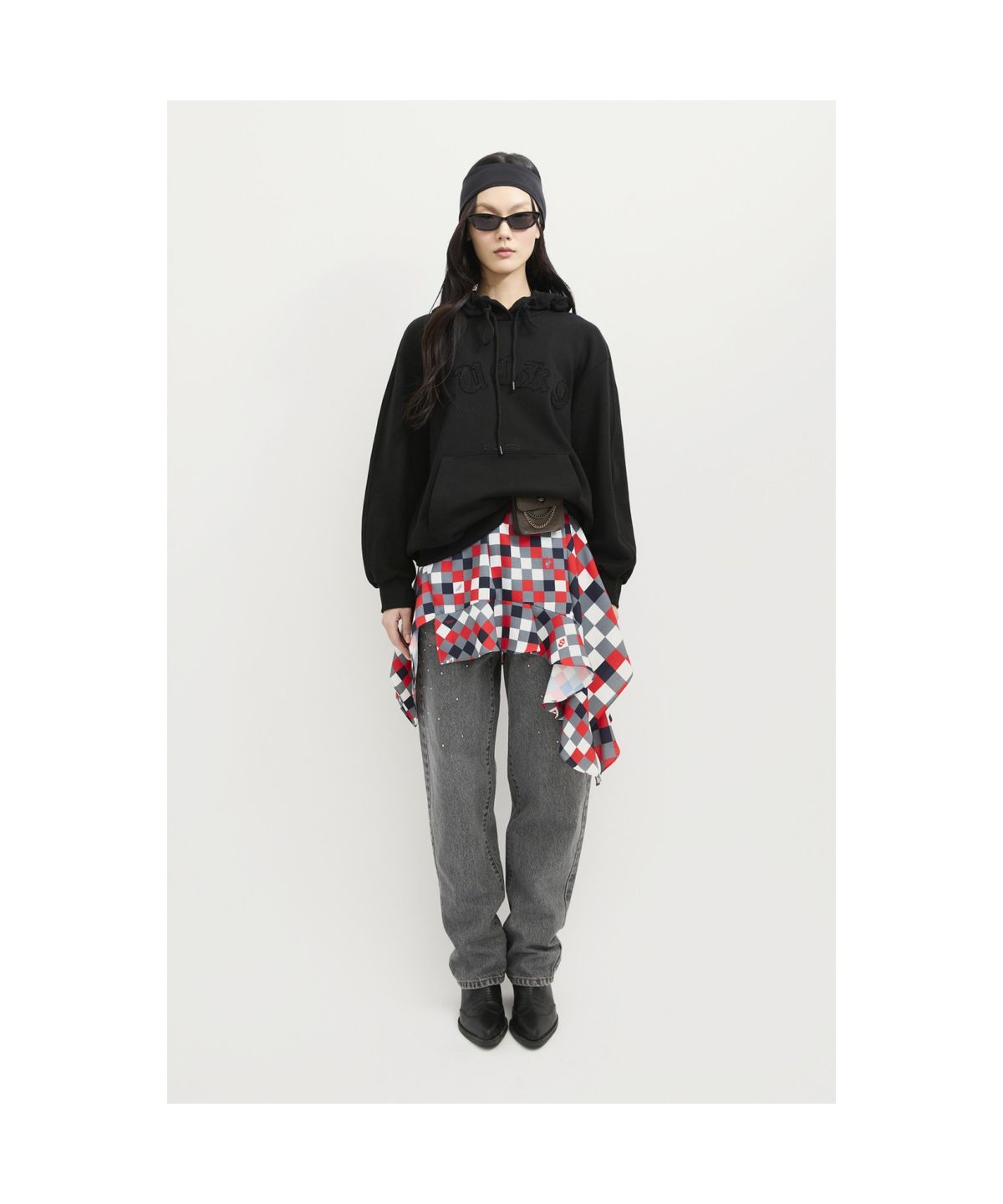 럭키슈에뜨(LUCKY CHOUETTE) Embroidery Point Hooded T-shirt (black) LFTAS25120BKX