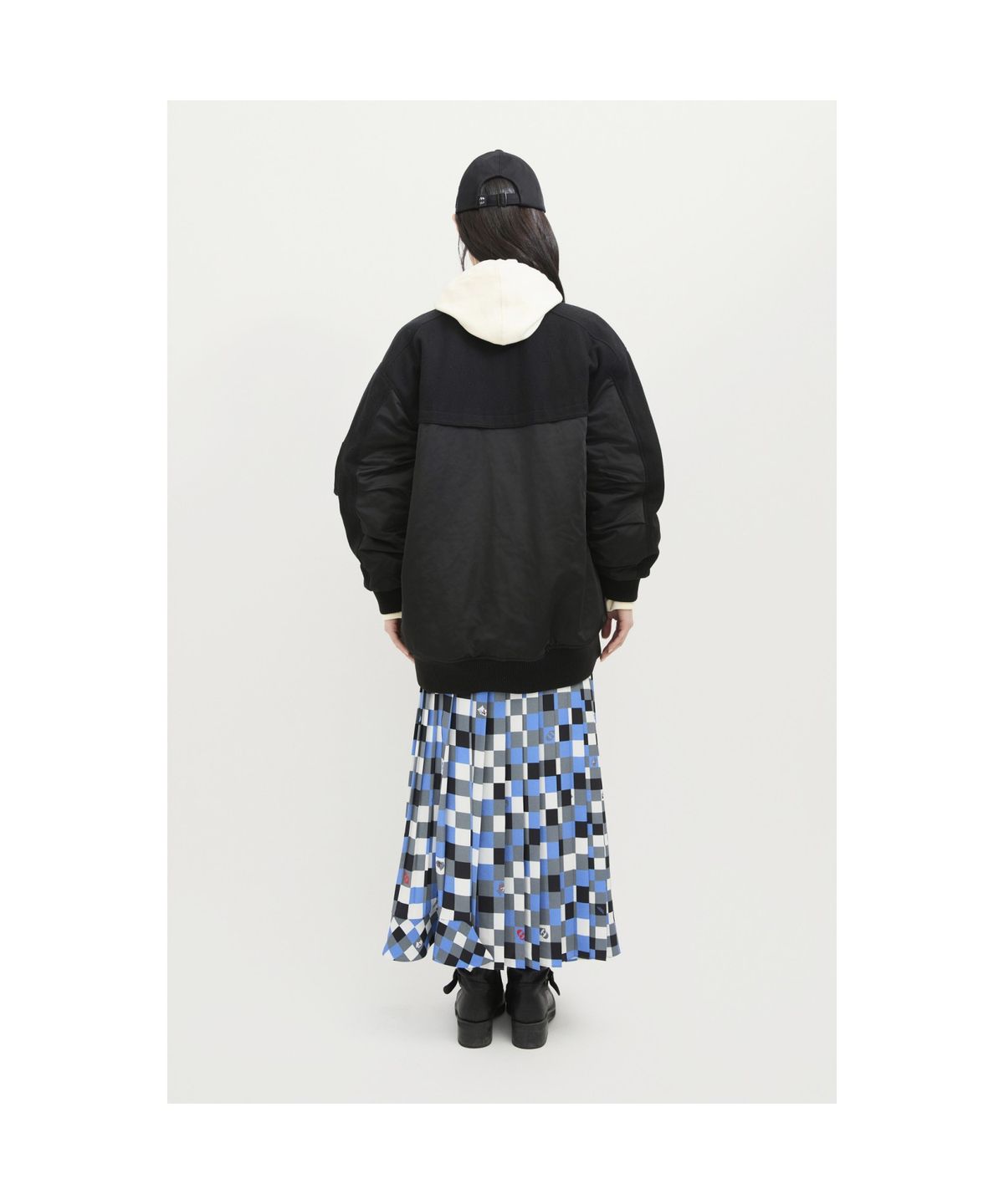 럭키슈에뜨(LUCKY CHOUETTE) Embroidery Point Hooded T-shirt (ivory) LFTAS25120IVX