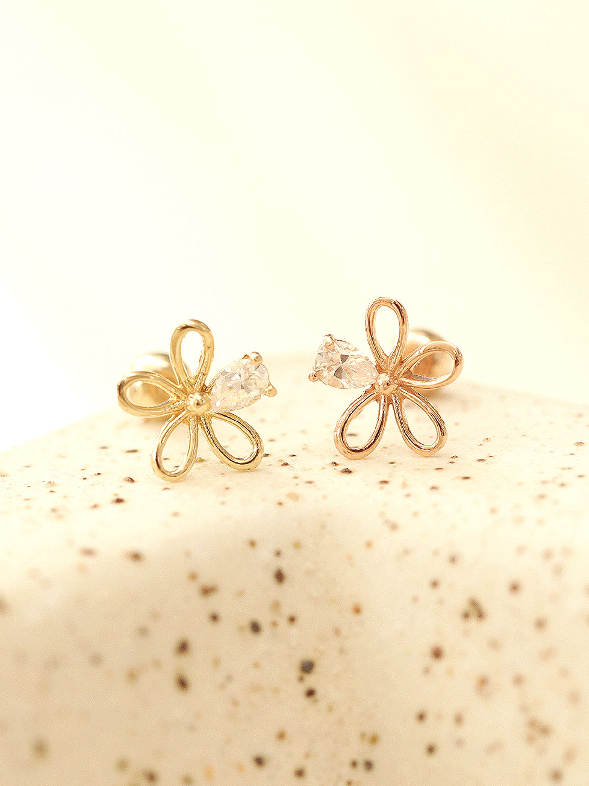 미니멀피어싱(MINIMALPIERCING) 14K 큐빅 잎 플라워 피어싱 귀걸이
