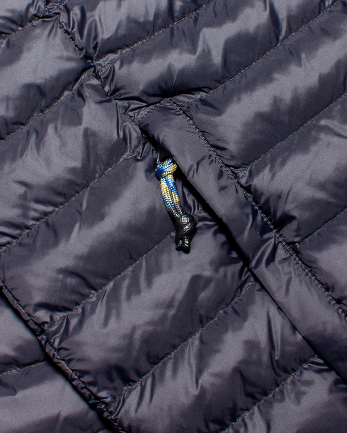미디엄스(MEDIUMS) Geometric Logo Light Weight Puffer Jacket - Black(도형 로고 라이트 웨이트 패딩 자켓)