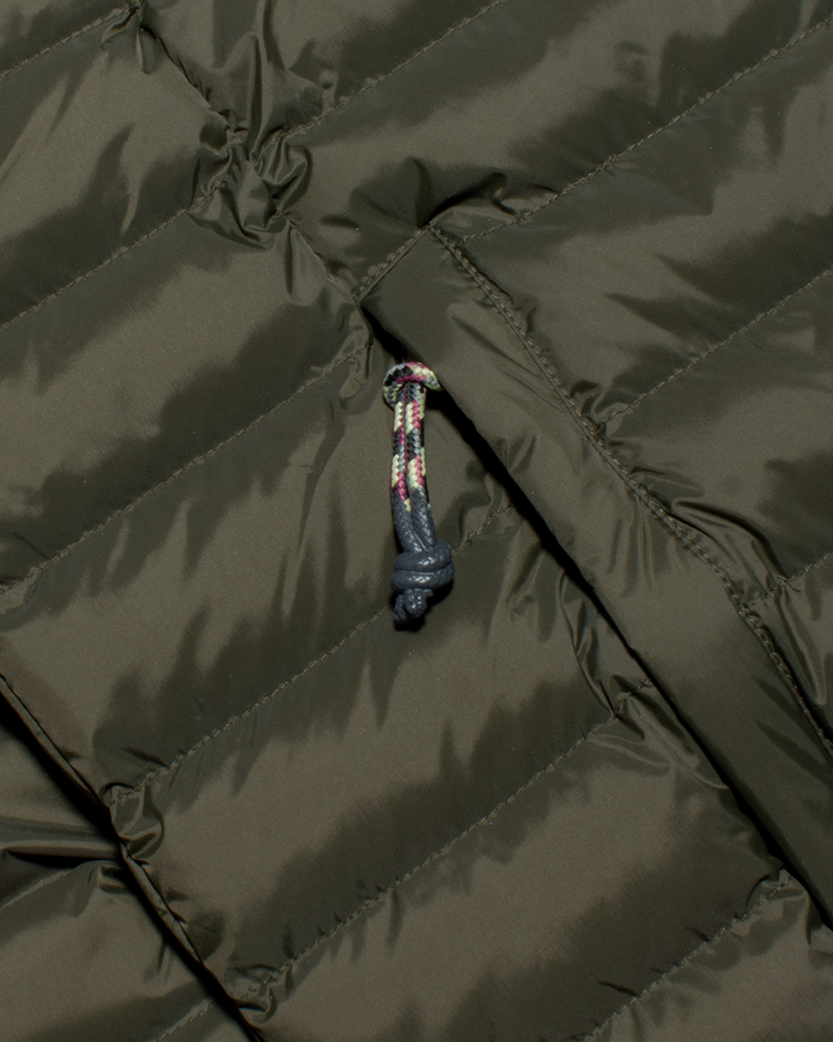 미디엄스(MEDIUMS) Geometric Logo Light Weight Puffer Jacket - Olive(도형 로고 라이트 웨이트 패딩 자켓)