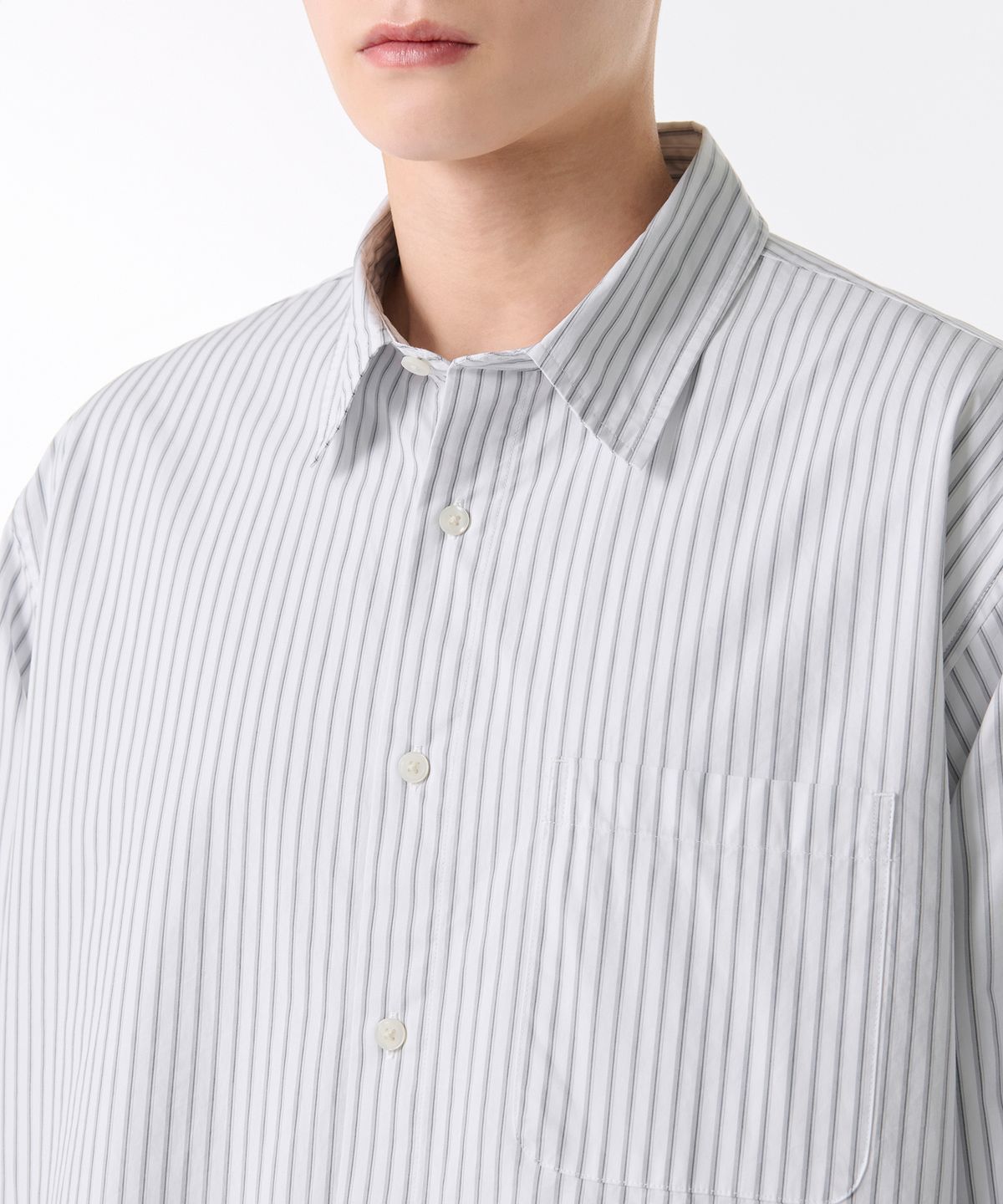 무신사 스탠다드(MUSINSA STANDARD) 릴렉스드 섀도우 스트라이프 포플린 셔츠 [화이트/스트라이프]