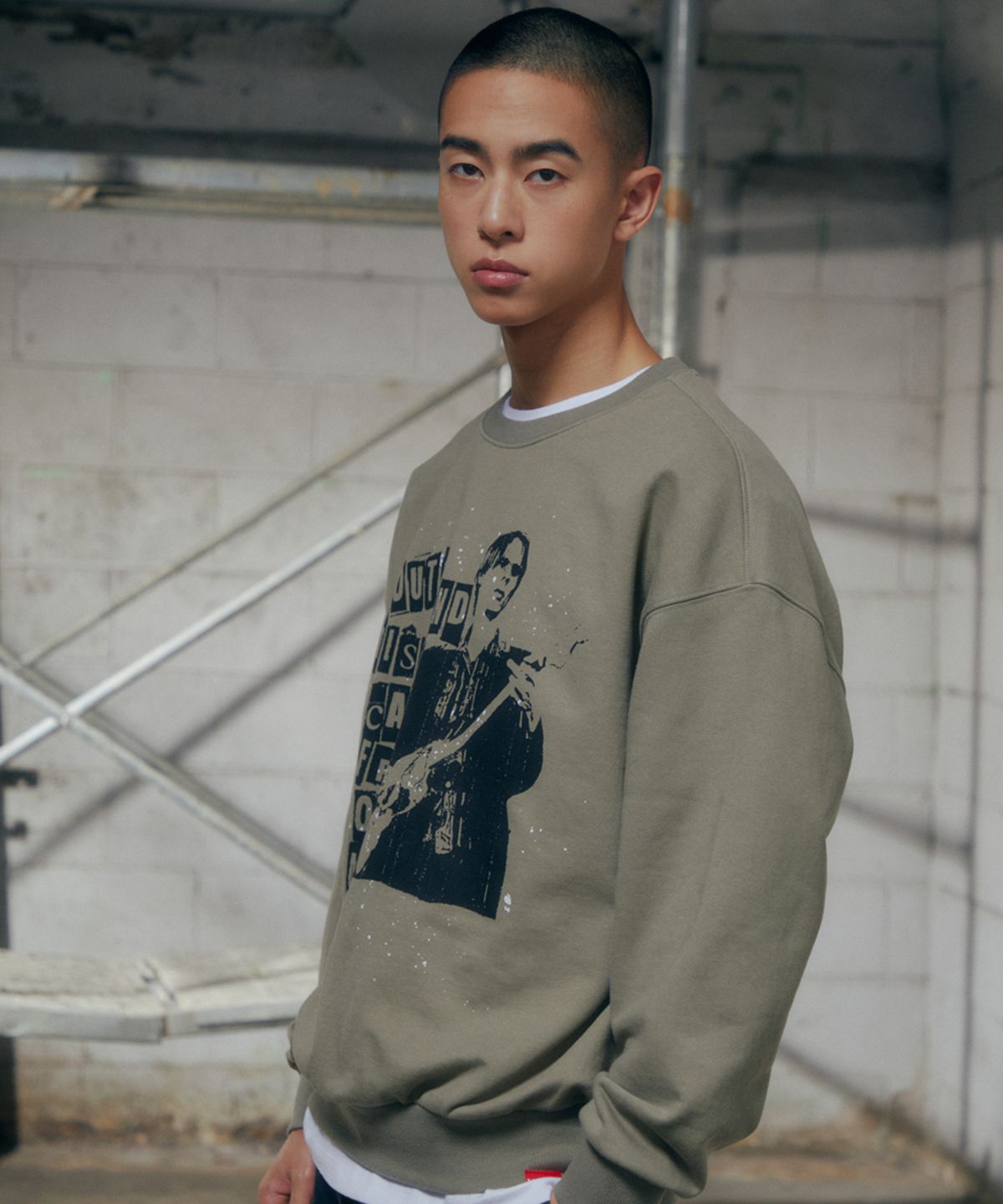 비전스트릿웨어(VISION STREETWEAR) VSW Rock Band Crewneck Khaki Gray