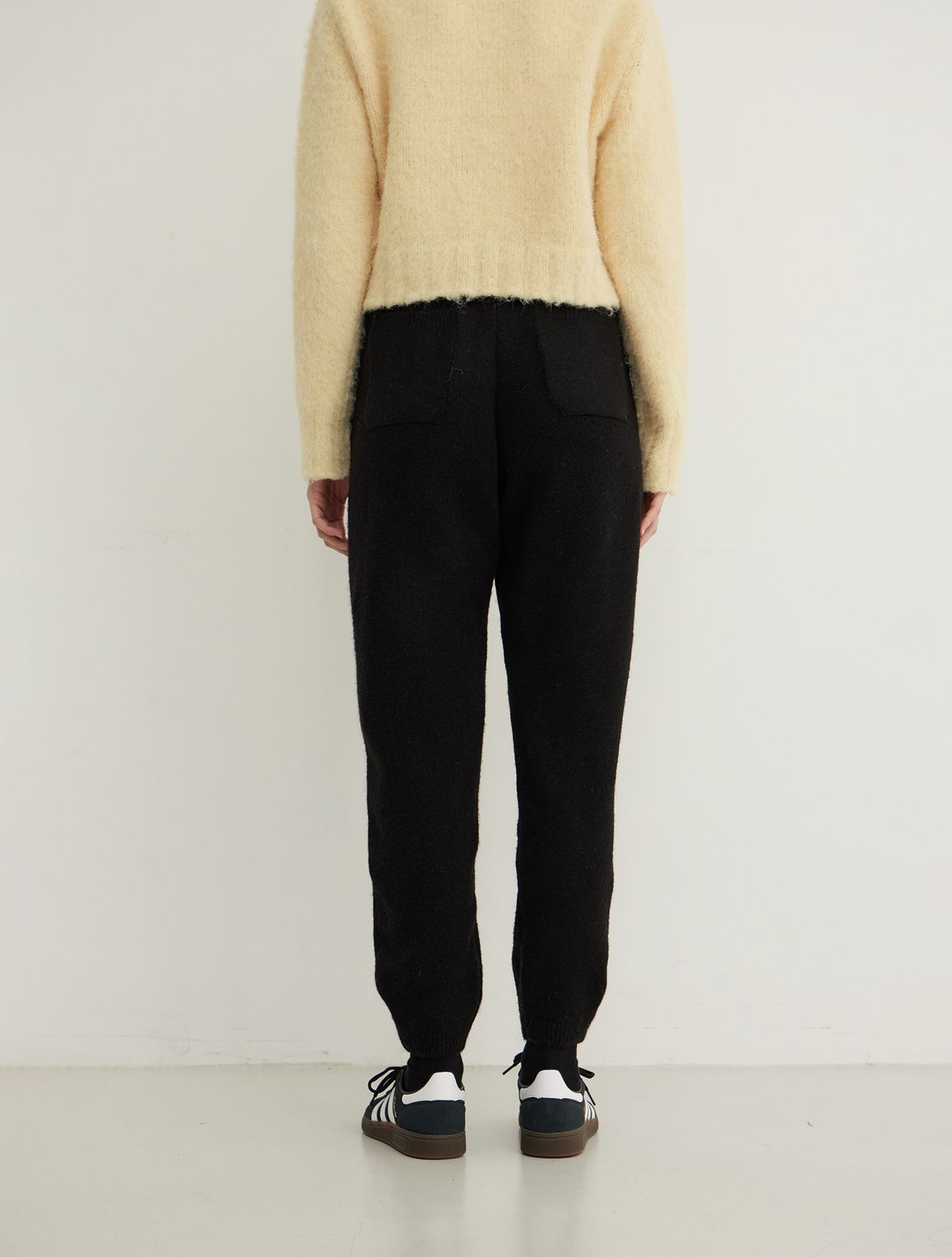 스텝어라운드(STEP AROUND) Drawstring knit jogger pants_BLACK