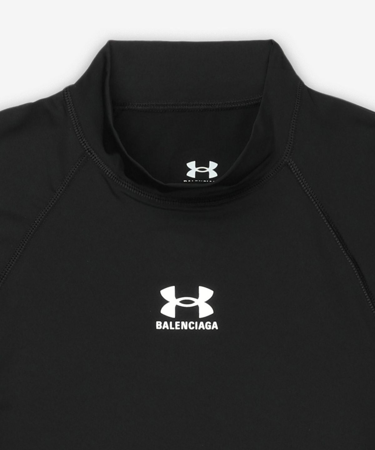 발렌시아가(BALENCIAGA) 언더아머 모크넥 반소매 티셔츠 - 블랙 / 816222TRVY31000