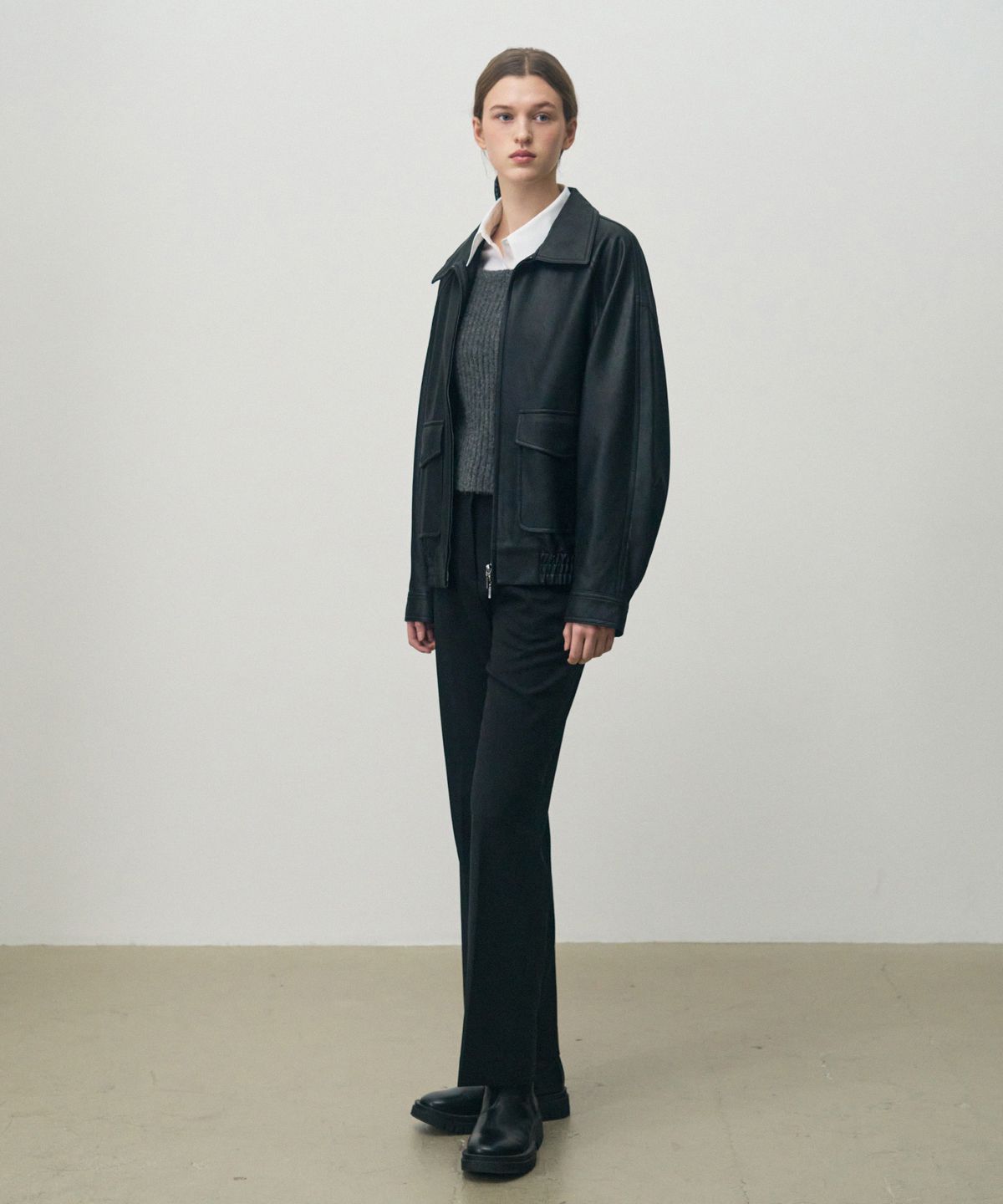 드로우핏 우먼(DRAWFIT WOMEN) 리스트 오버핏 레더 블루종 [BLACK]