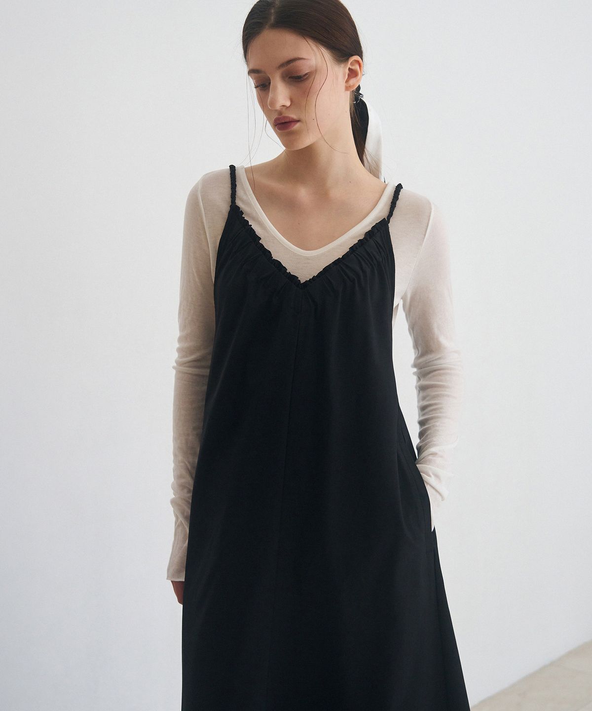 드로우핏 우먼(DRAWFIT WOMEN) 셔링 스트링 레이어드 원피스 [BLACK]