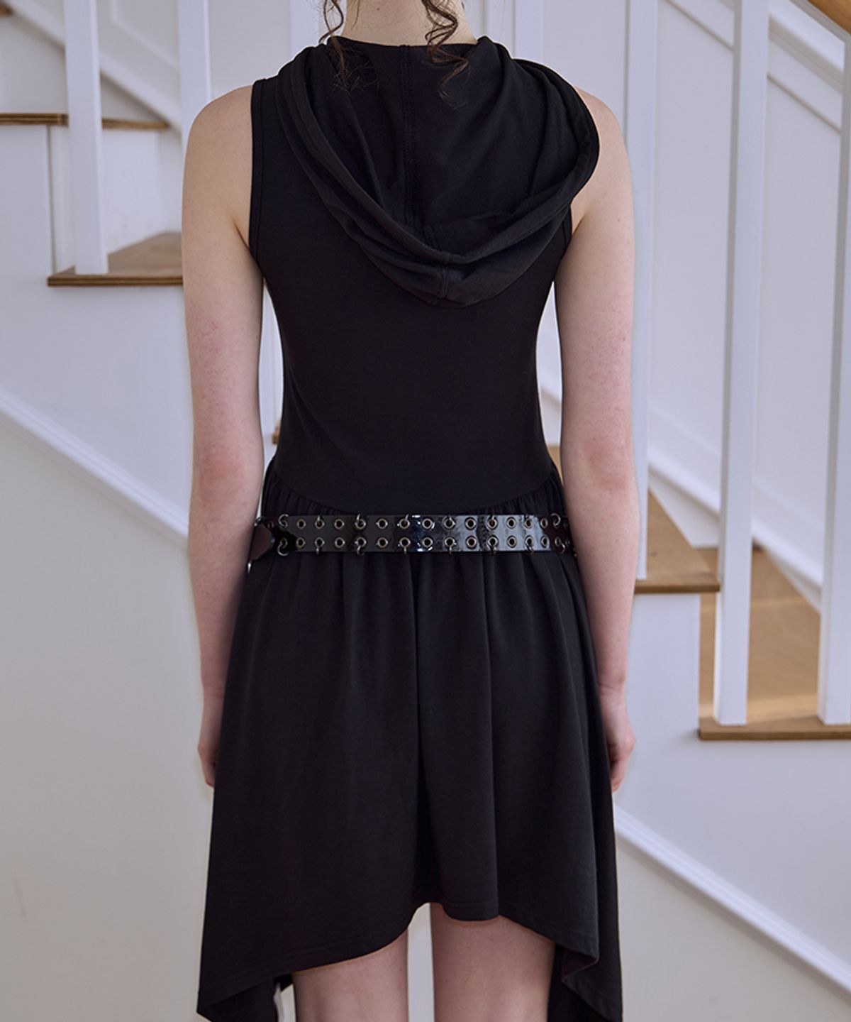 로제프란츠(ROSEFRANTZ) Sleeveless Hood Mini Dress [Black]